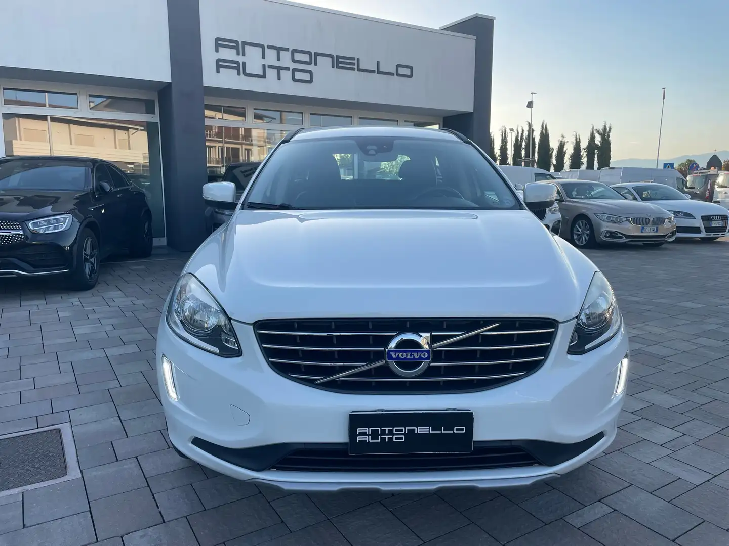 Volvo XC60 D3 Geartronic Business Wit - 2