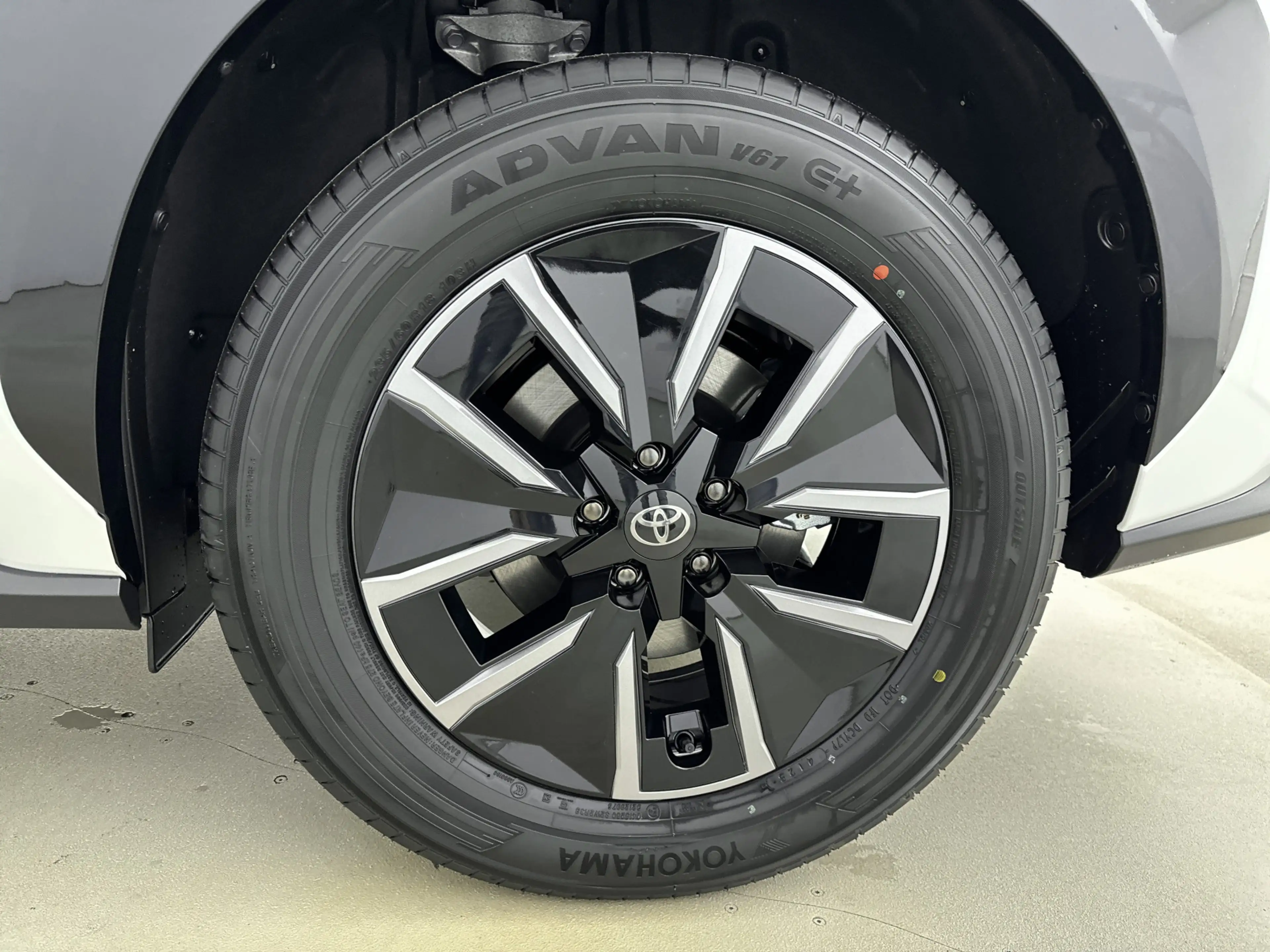 Toyota bZ4X Dynamic 73 kWh | Apple Carplay & Android Auto | Pa — photo 13