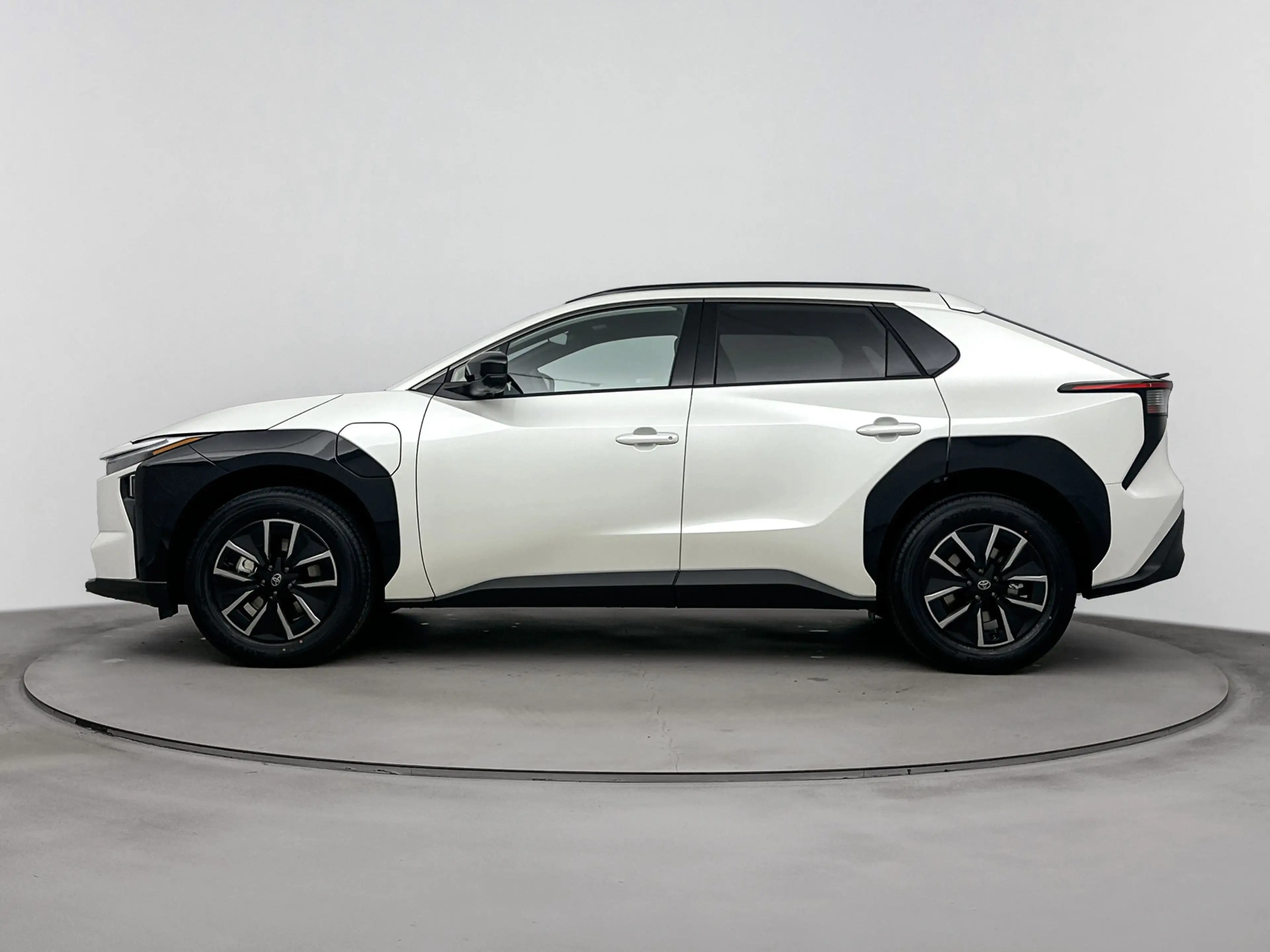 Toyota bZ4X Dynamic 73 kWh | Apple Carplay & Android Auto | Pa — photo 3