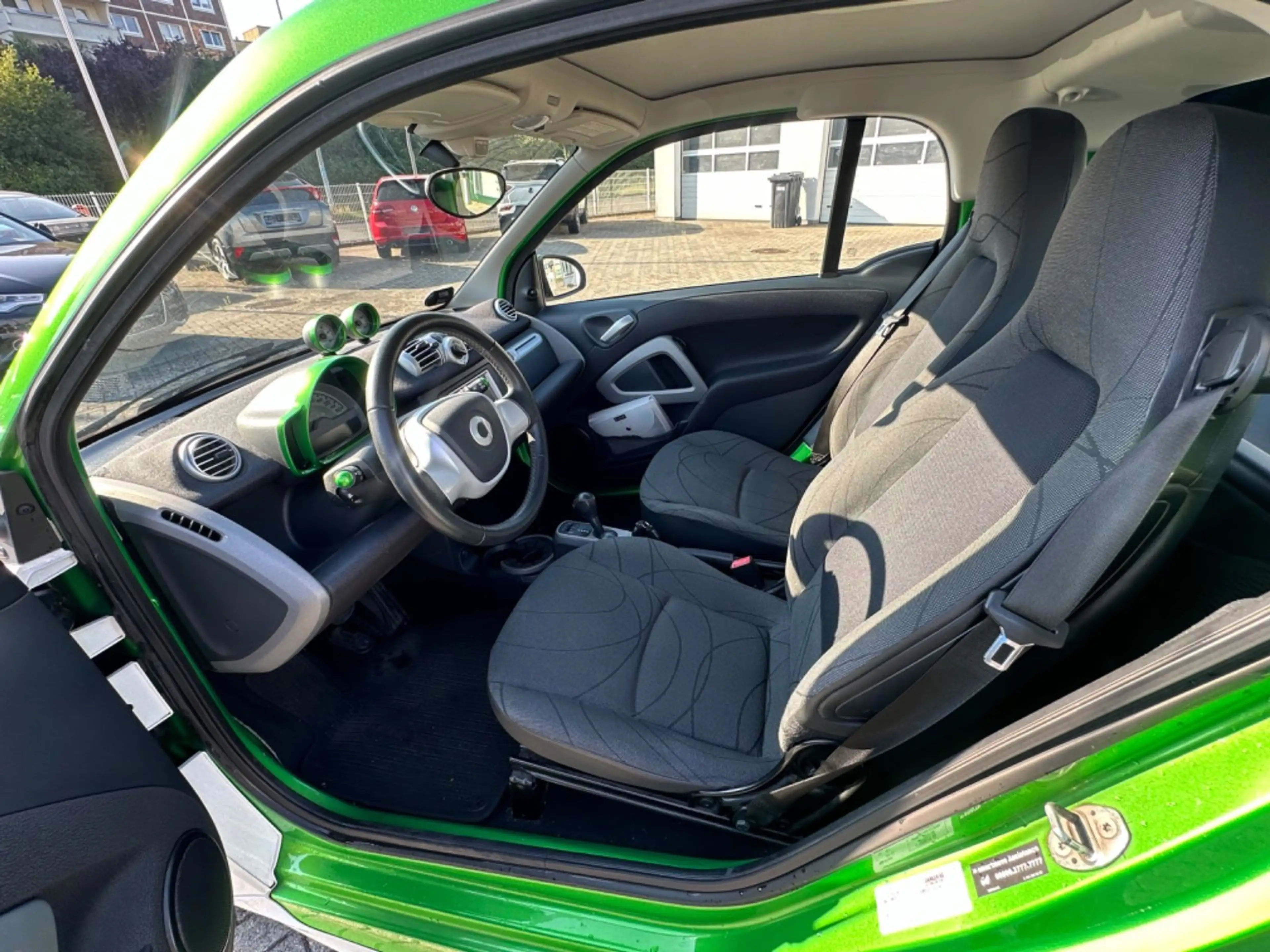smart forTwo fortwo coupe electric drive — photo 11