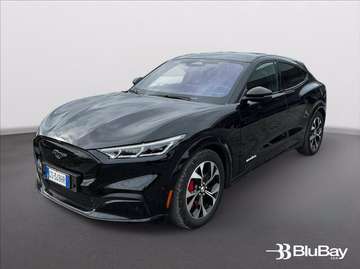 standard range awd 269cv auto