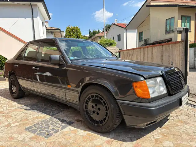 Mercedes-Benz E 260 E (124) 260