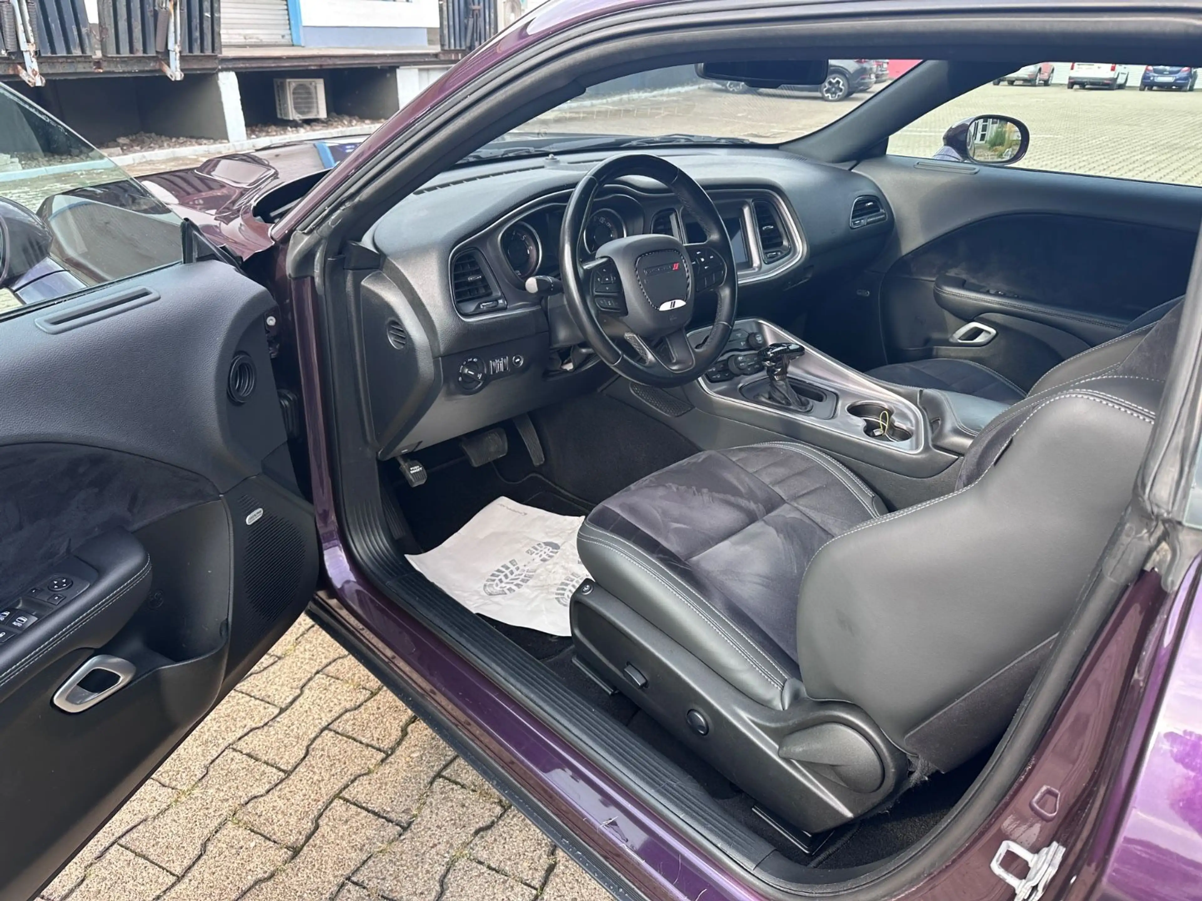 Dodge Challenger SXT 3.6 — photo 14
