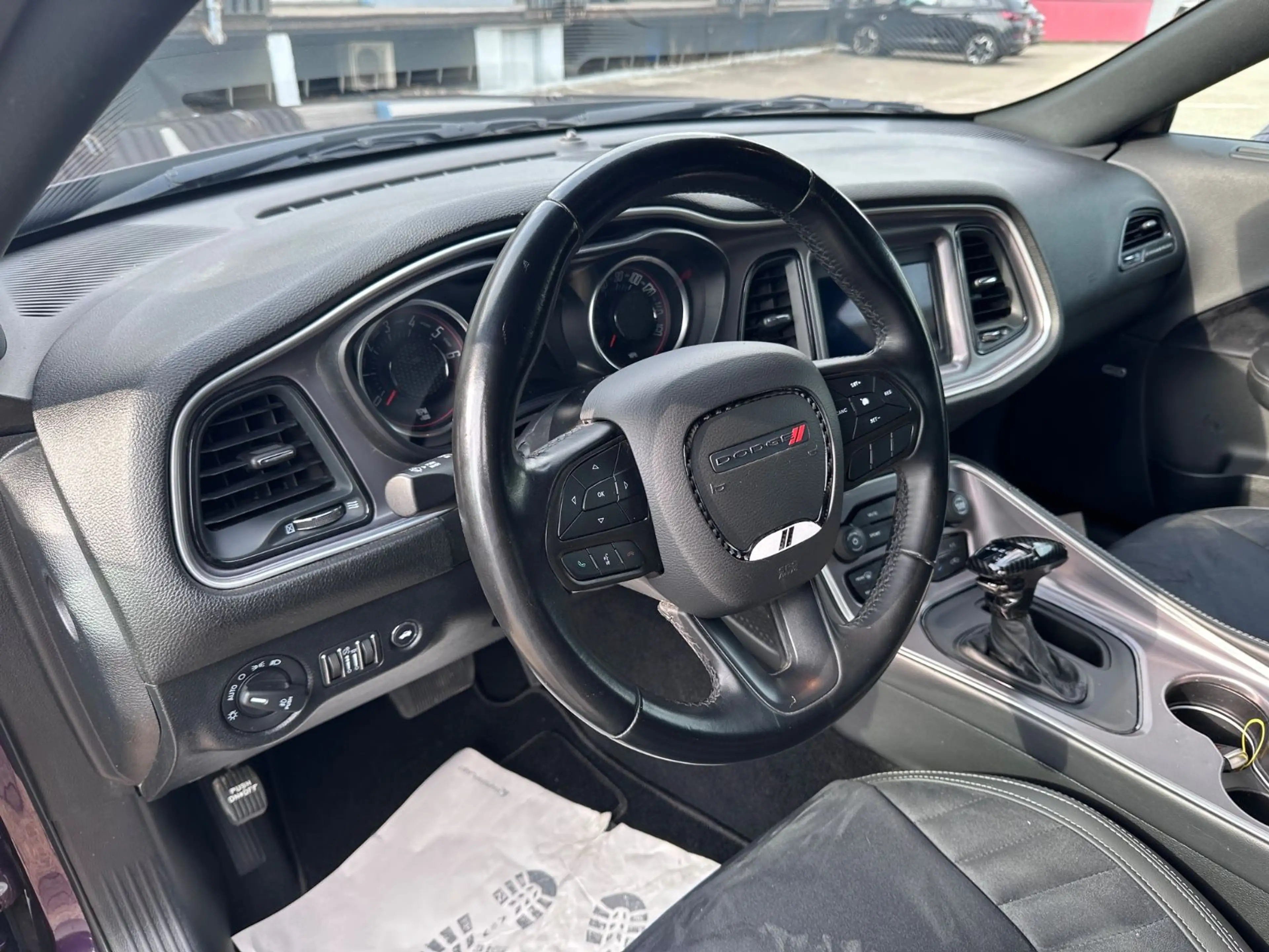 Dodge Challenger SXT 3.6 — photo 15