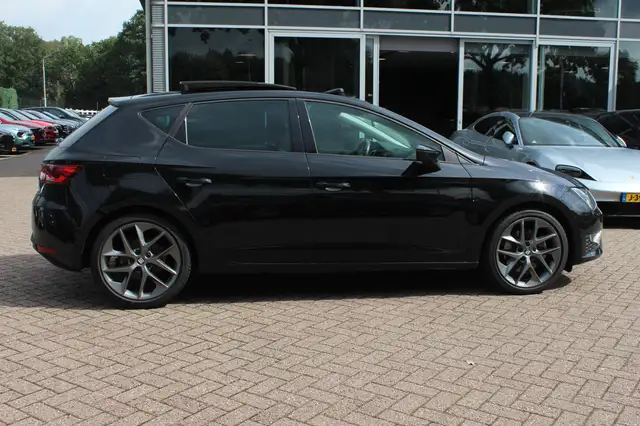 Seat Leon view 5
