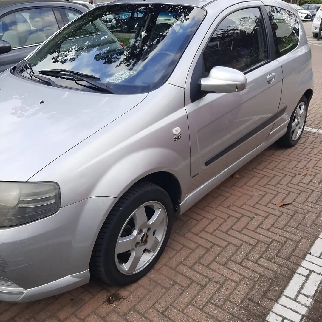 Chevrolet Kalos Kalos 3p 1.2 SE ecologic Silber - 2