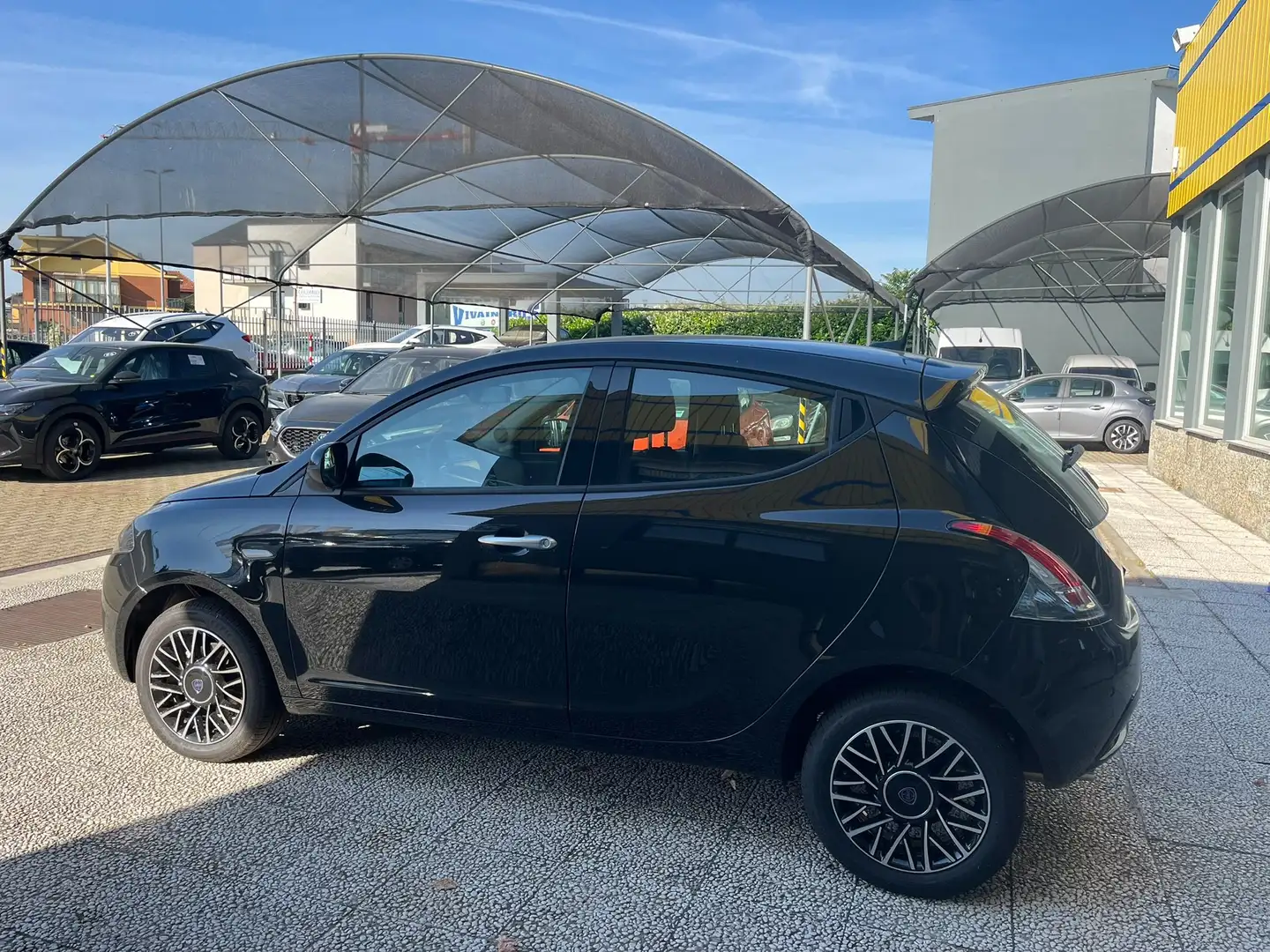 Lancia Ypsilon 1.2 69 CV 5 porte GPL Ecochic GPL CASA MADRE Чорний - 2