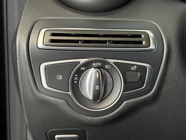 Mercedes-Benz C-Class view 30