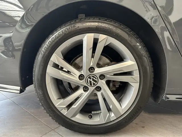 Volkswagen Golf view 3