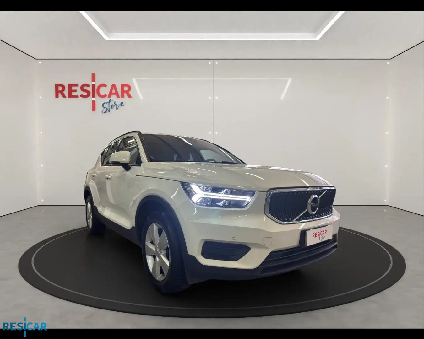 Volvo XC40 N1 1.5 T2 Momentum Pro my21 Weiß - 1