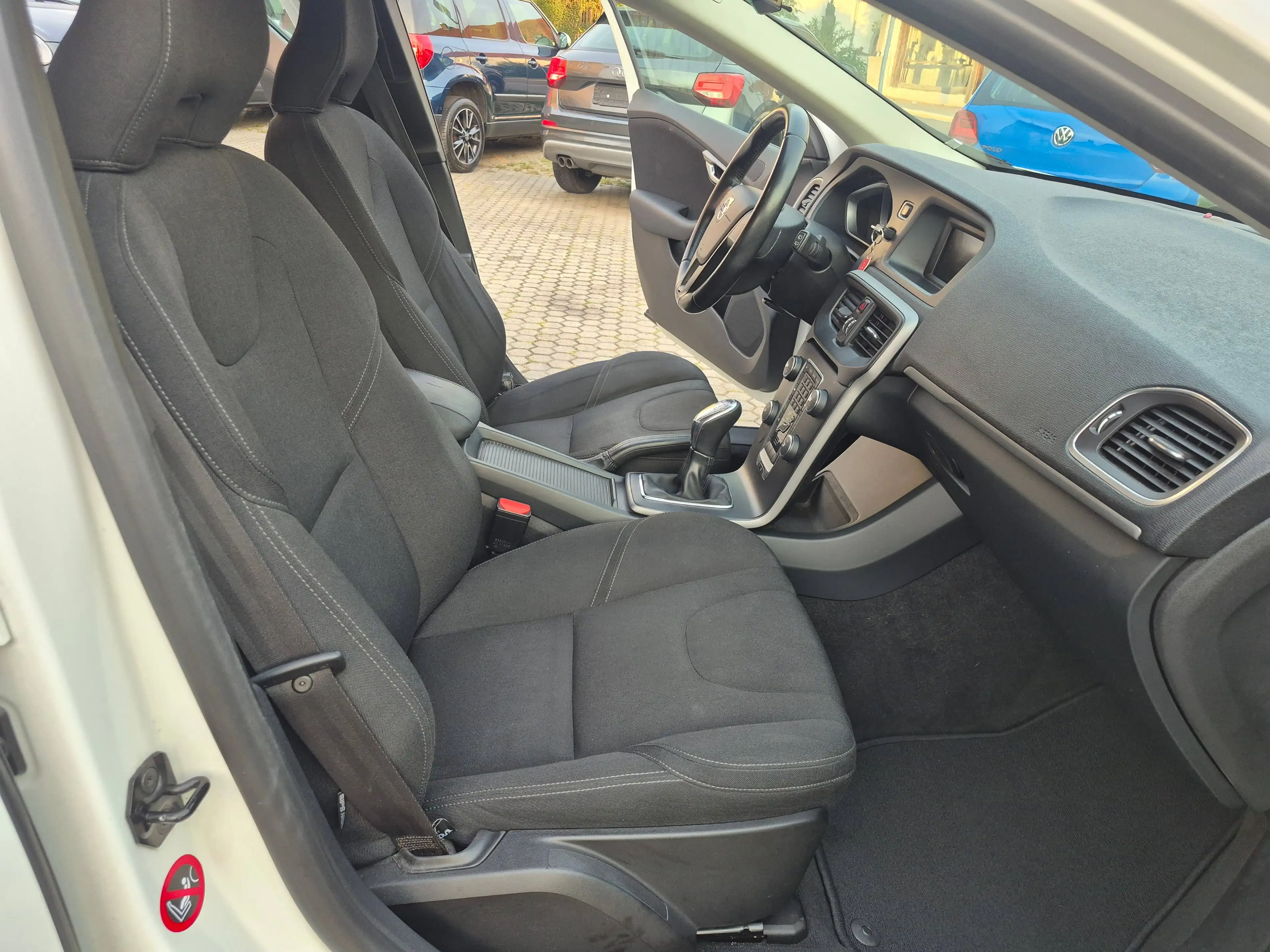 Volvo V40 Kinetic *TÜV/AU 03 / 2028* — photo 6