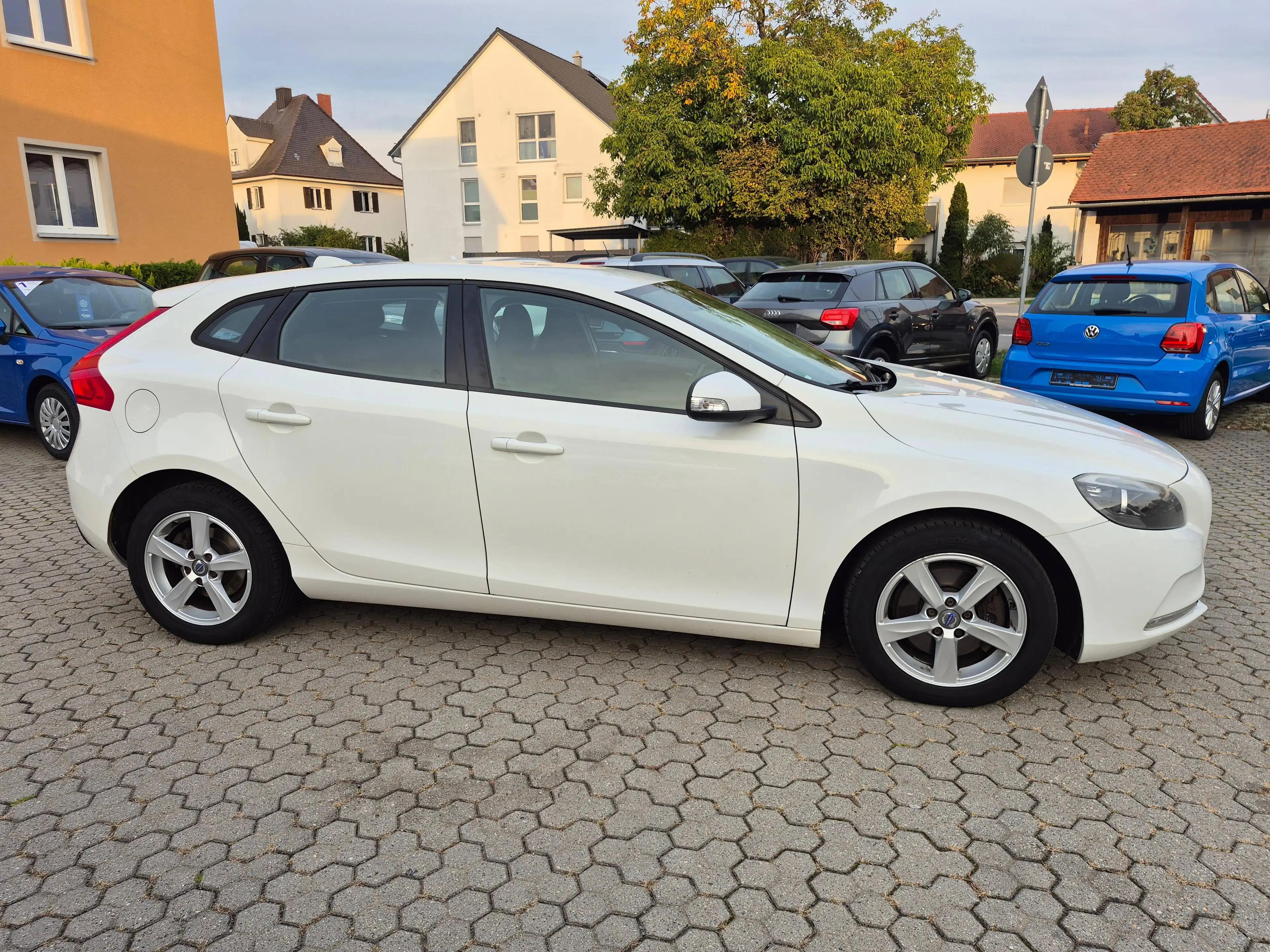 Volvo V40 Kinetic *TÜV/AU 03 / 2028* — photo 9