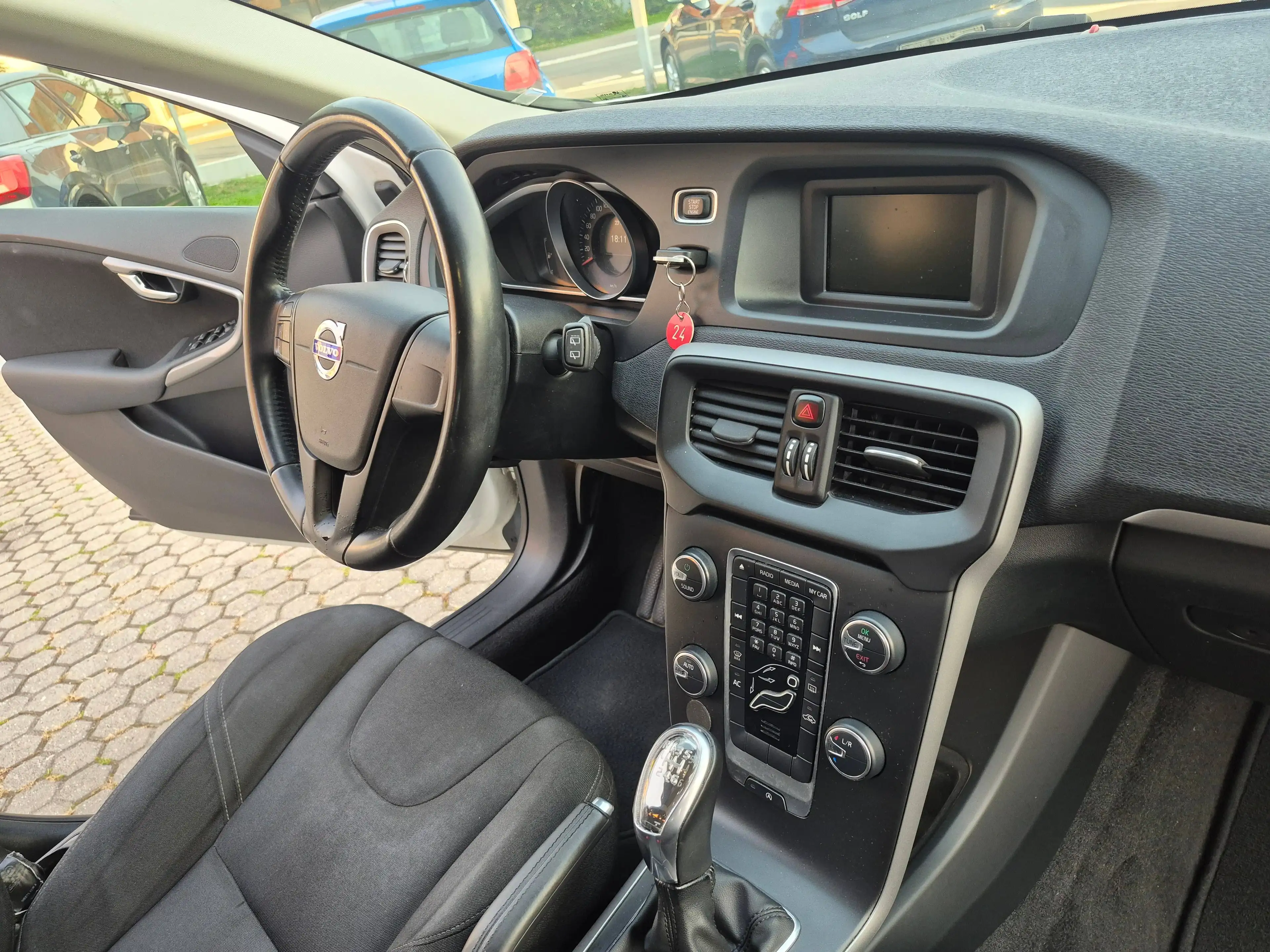 Volvo V40 Kinetic *TÜV/AU 03 / 2028* — photo 13