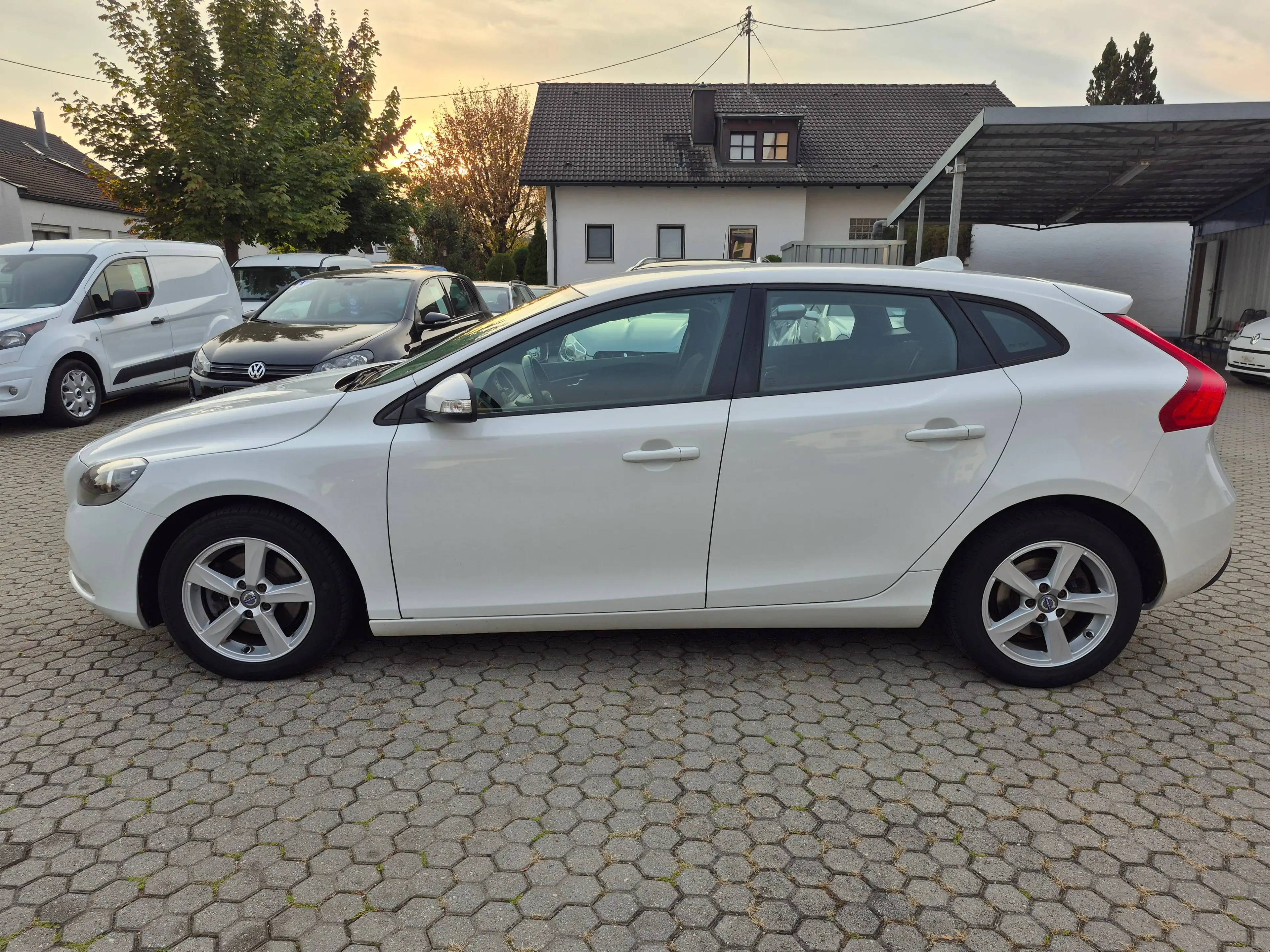 Volvo V40 Kinetic *TÜV/AU 03 / 2028* — photo 10