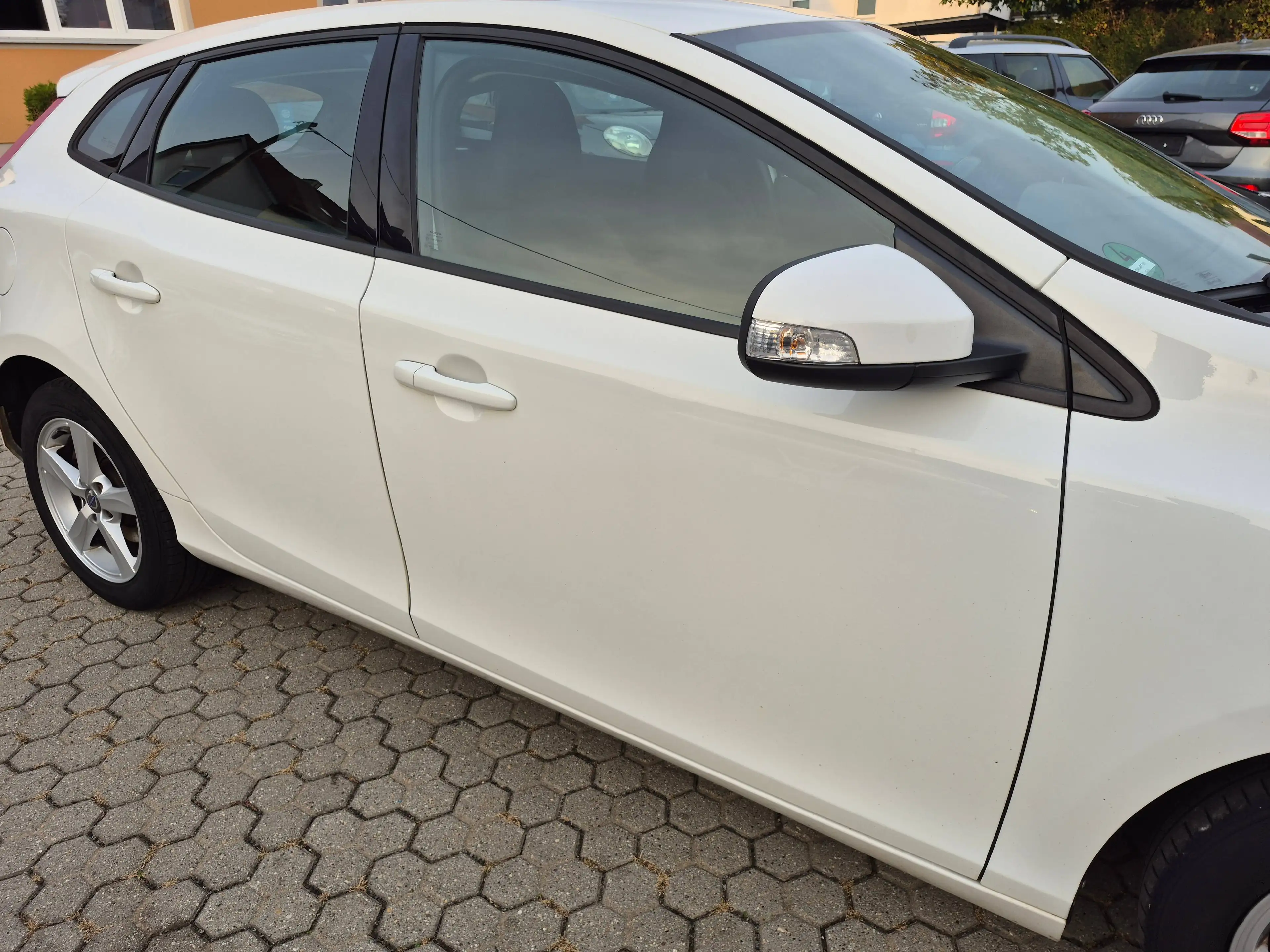 Volvo V40 Kinetic *TÜV/AU 03 / 2028* — photo 15