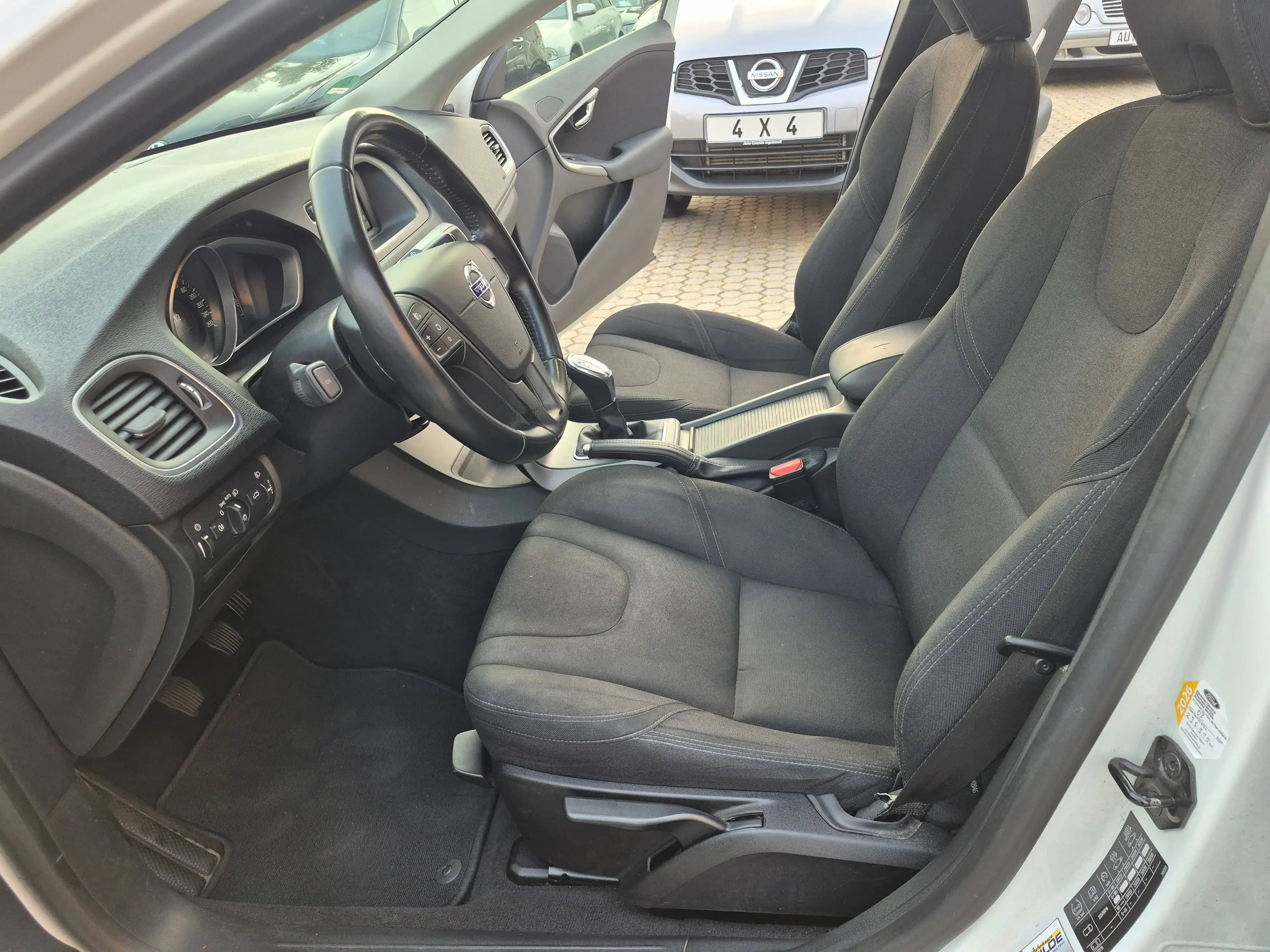 Volvo V40 Kinetic *TÜV/AU 03 / 2028* — photo 3