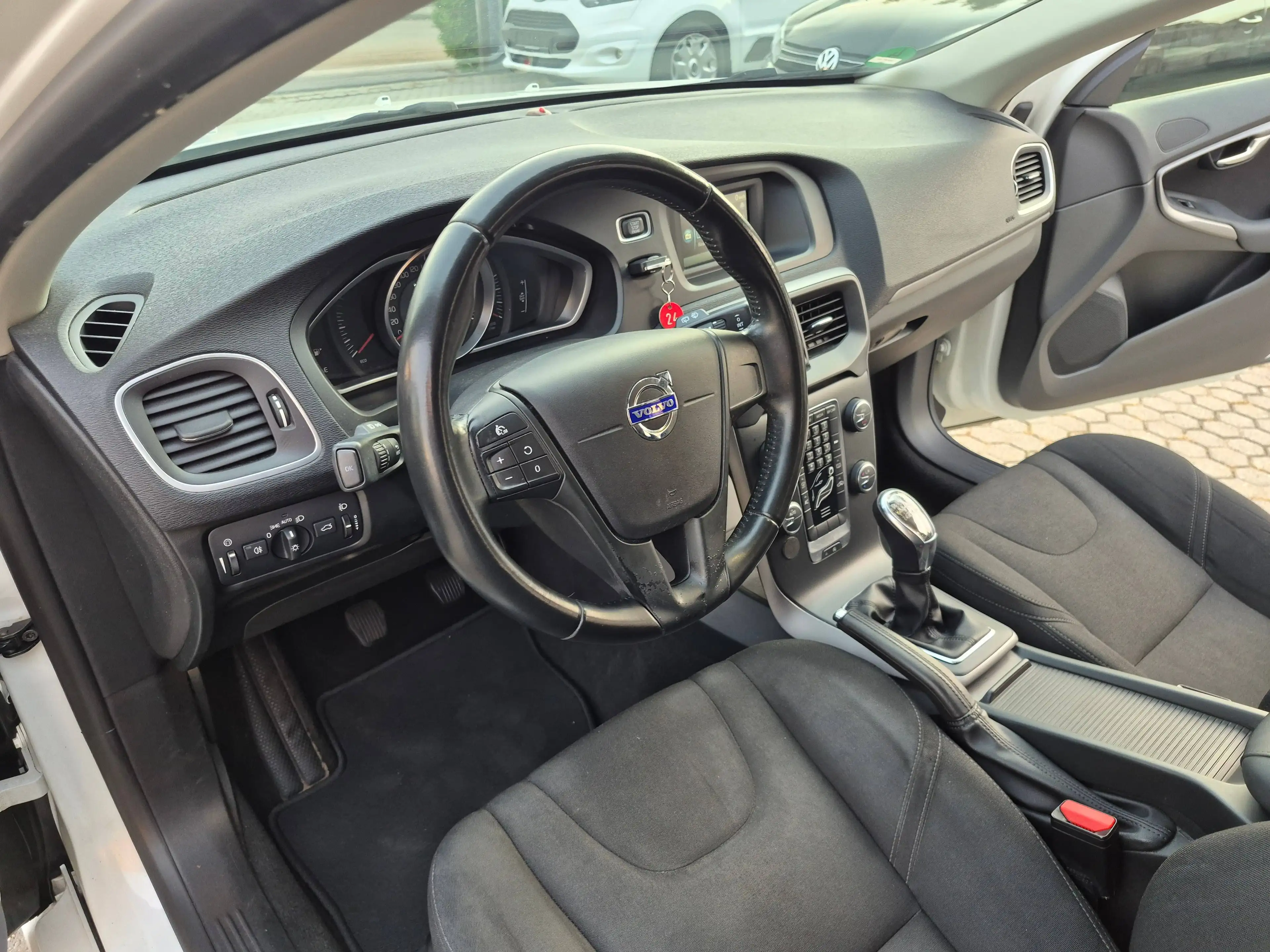 Volvo V40 Kinetic *TÜV/AU 03 / 2028* — photo 11