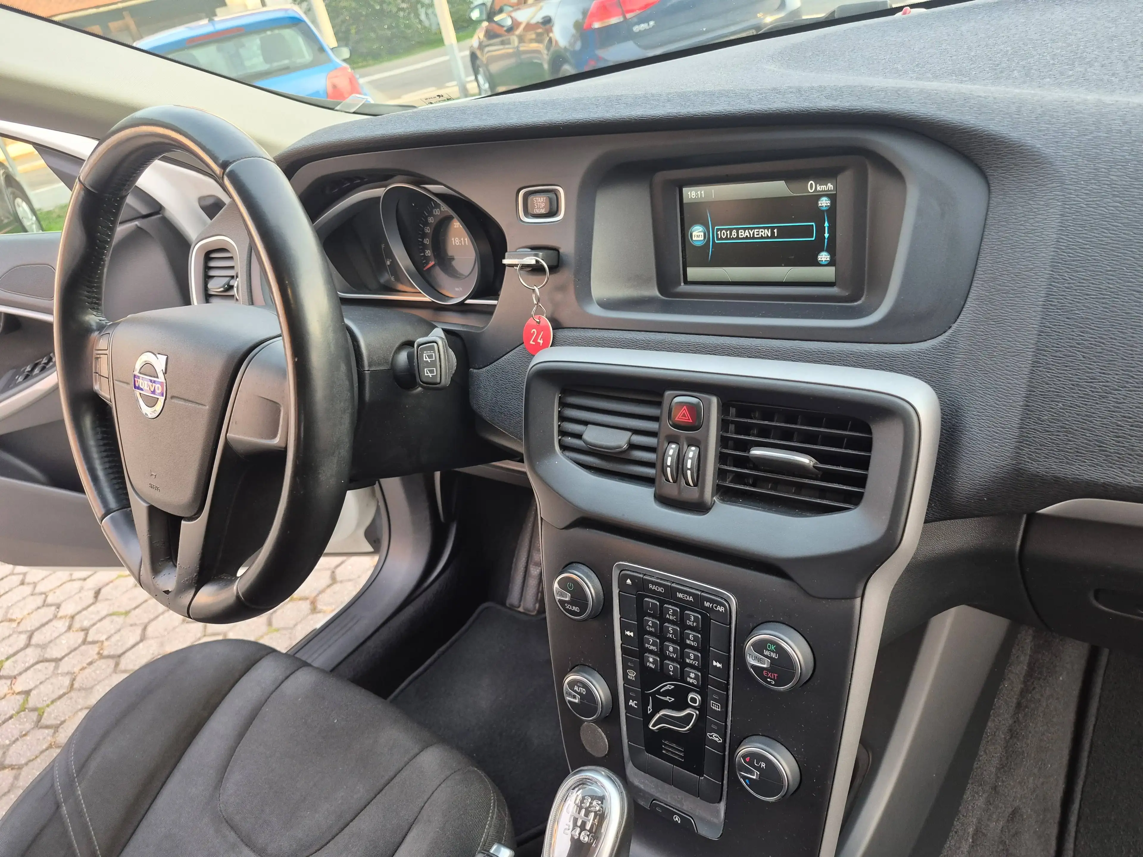 Volvo V40 Kinetic *TÜV/AU 03 / 2028* — photo 8
