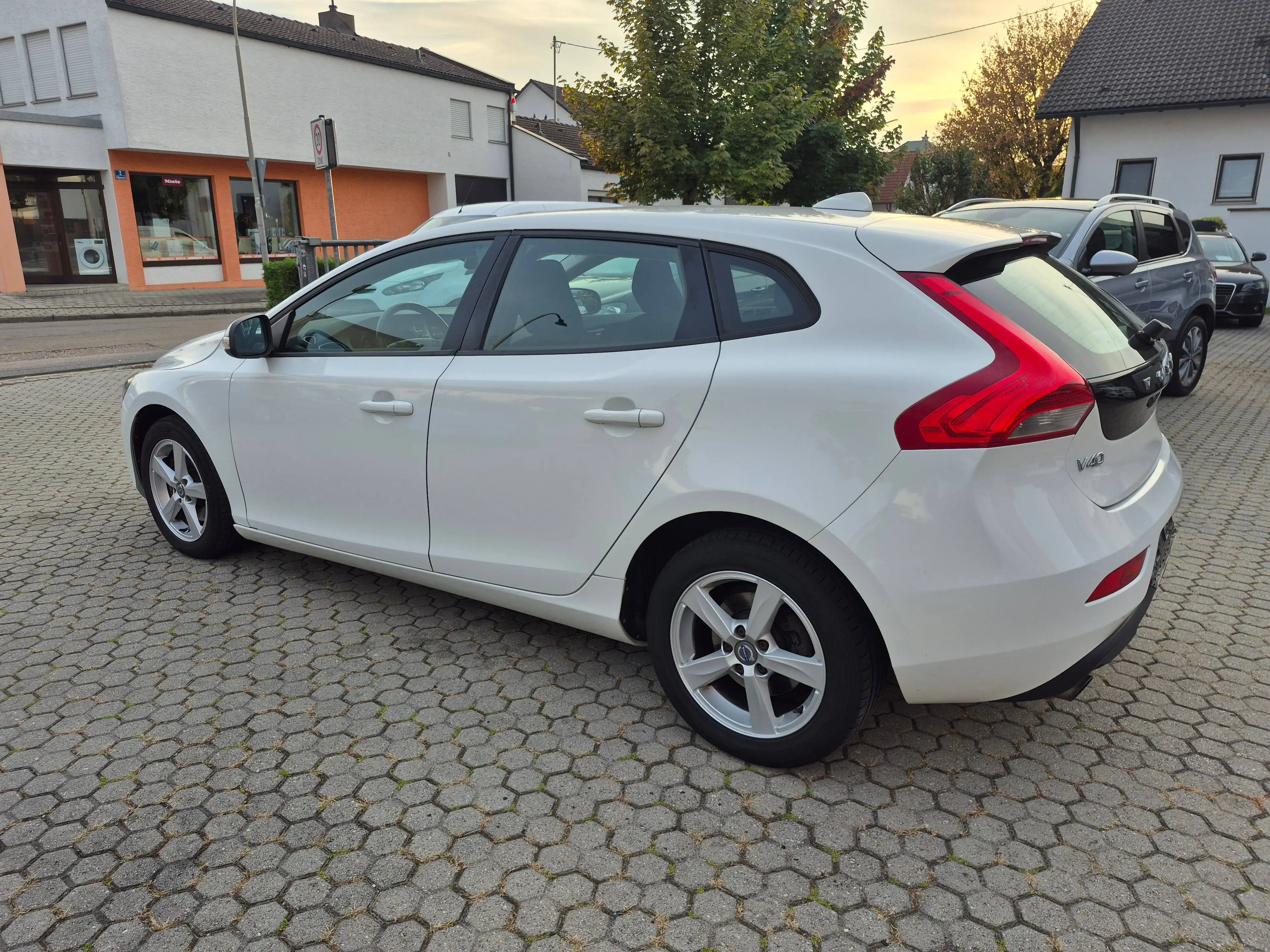 Volvo V40 Kinetic *TÜV/AU 03 / 2028* — photo 12