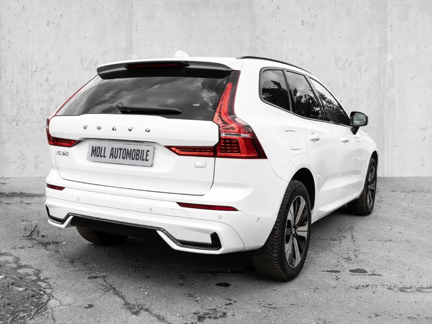 Volvo XC60 Plus Dark Recharge Plug-In Hybrid AWD T6 Twin Engi Weiß - 2