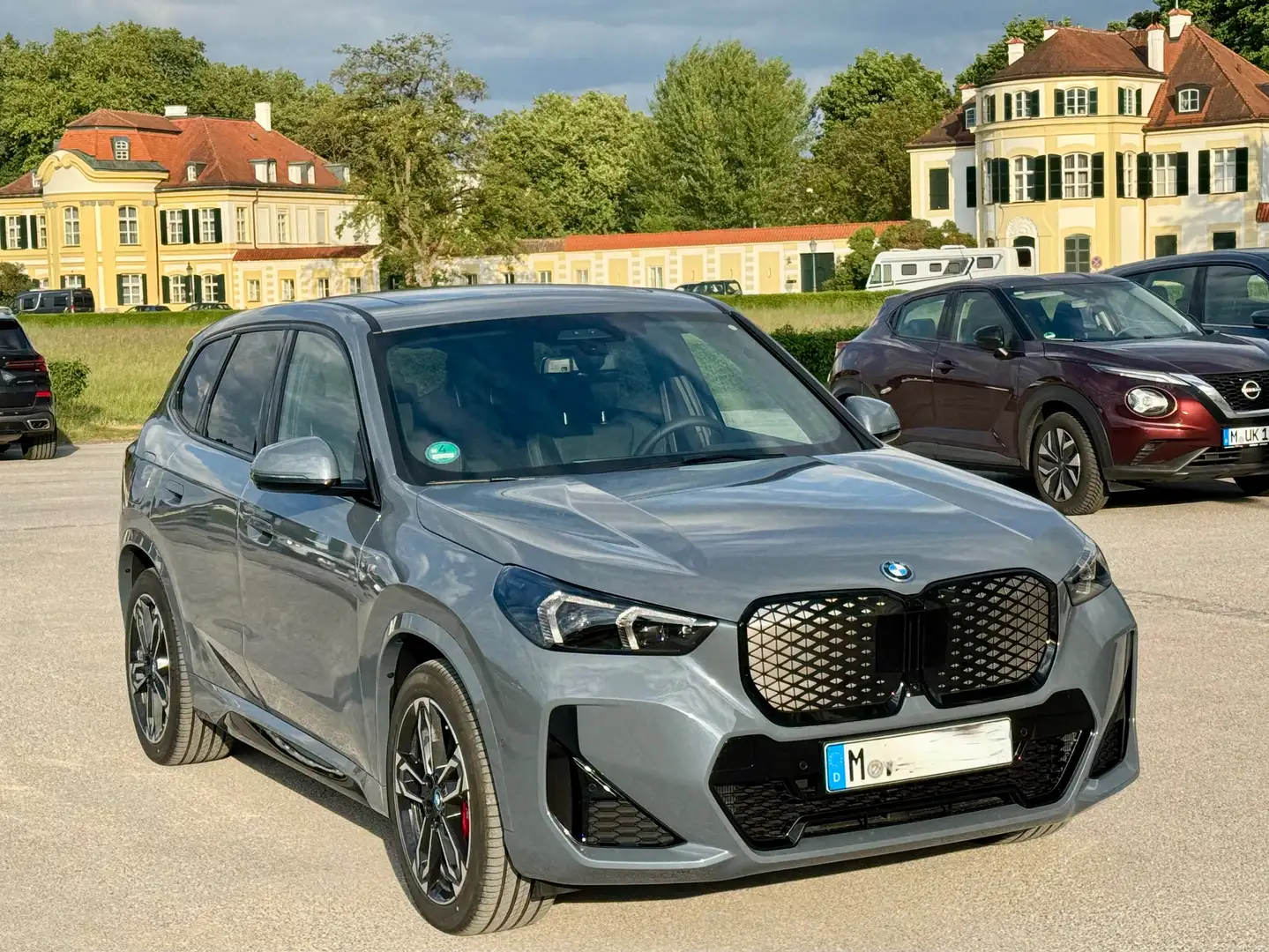 BMW iX1 iX1 xDrive30 M Sportpaket Grau - 1