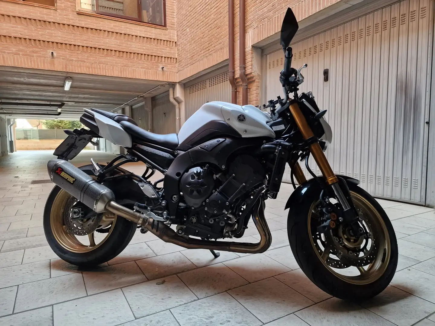 Yamaha FZ 8 Wit - 2