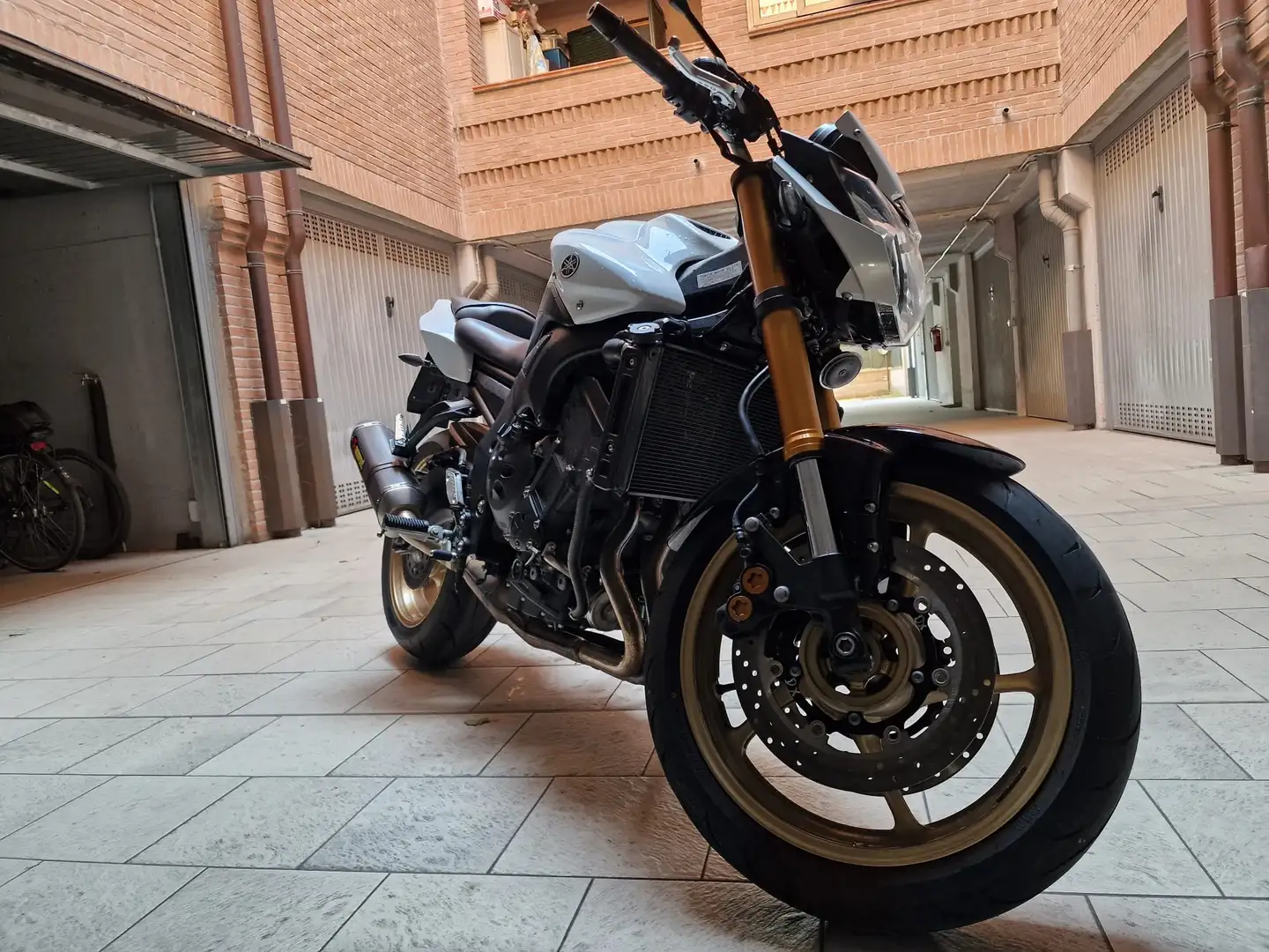 Yamaha FZ 8 Wit - 1