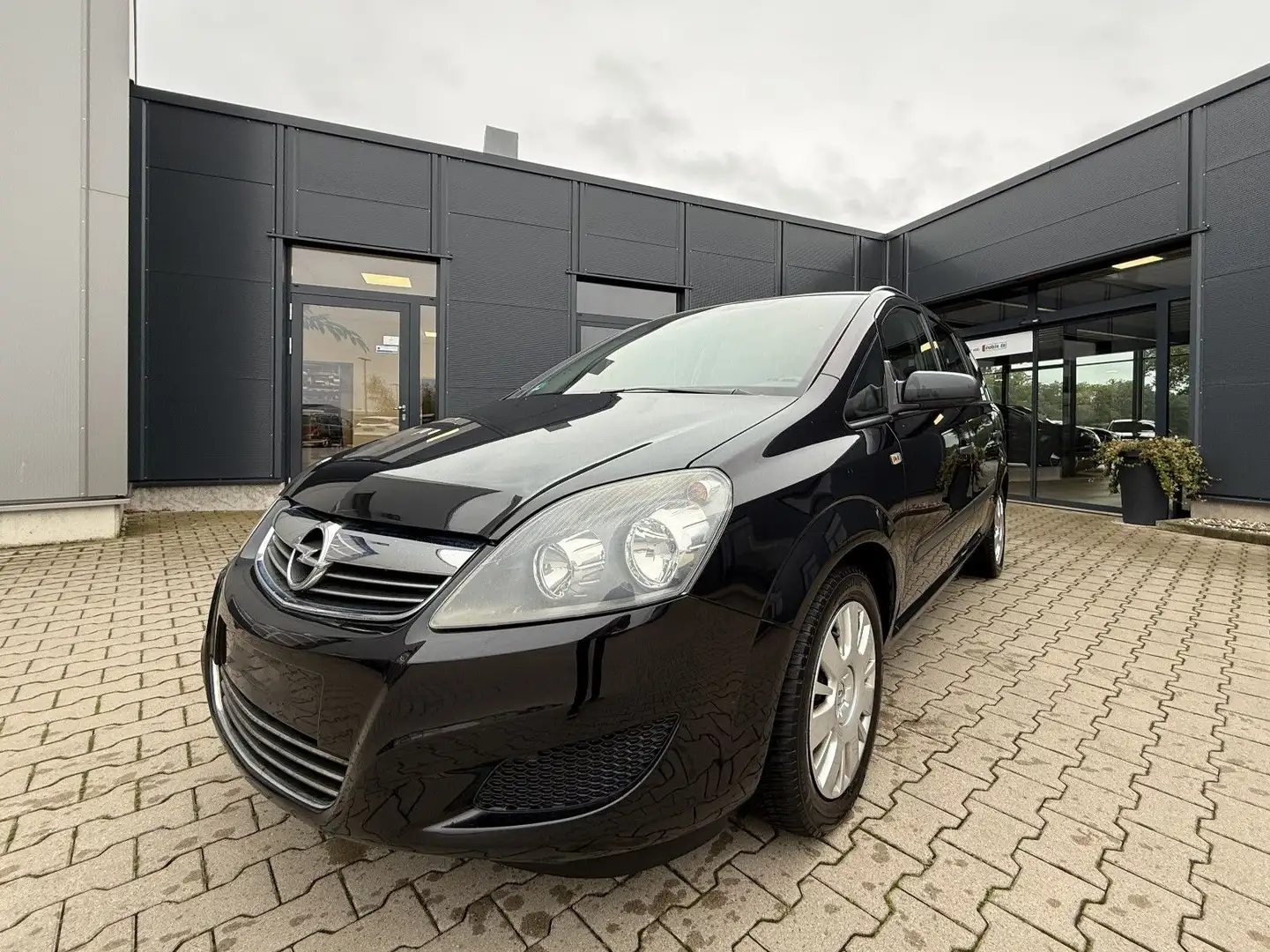 Opel Zafira B 1.6 Selection "110 Jahre" Zwart - 1
