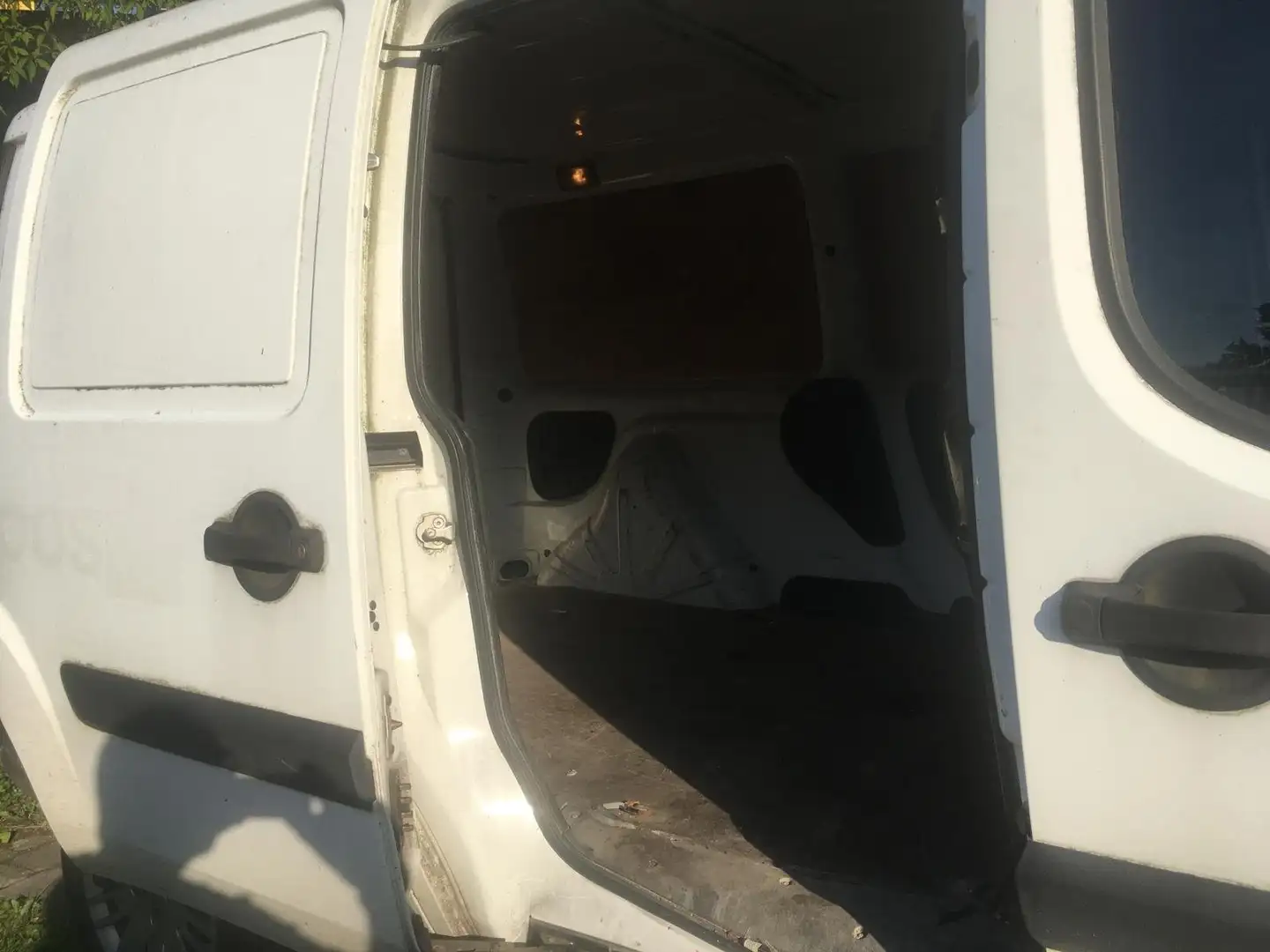 Fiat Doblo Doblo Cargo 1.9 JTD Cargo JTD DPF 223.309.2 MAXI E Weiß - 2