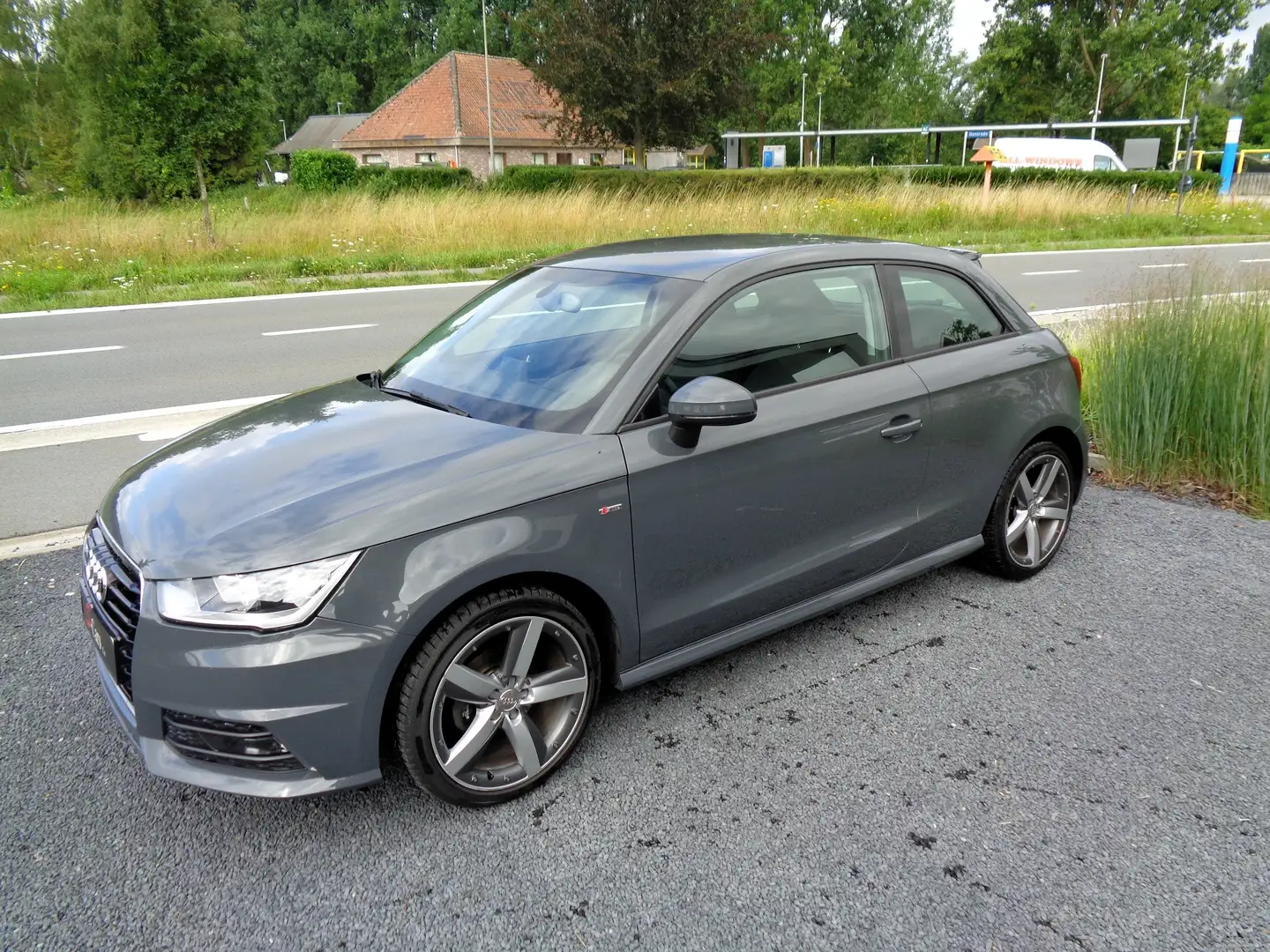Audi A1 A1 1.0 TFSI / S-Line / Navi / Cruise Control Grijs - 1
