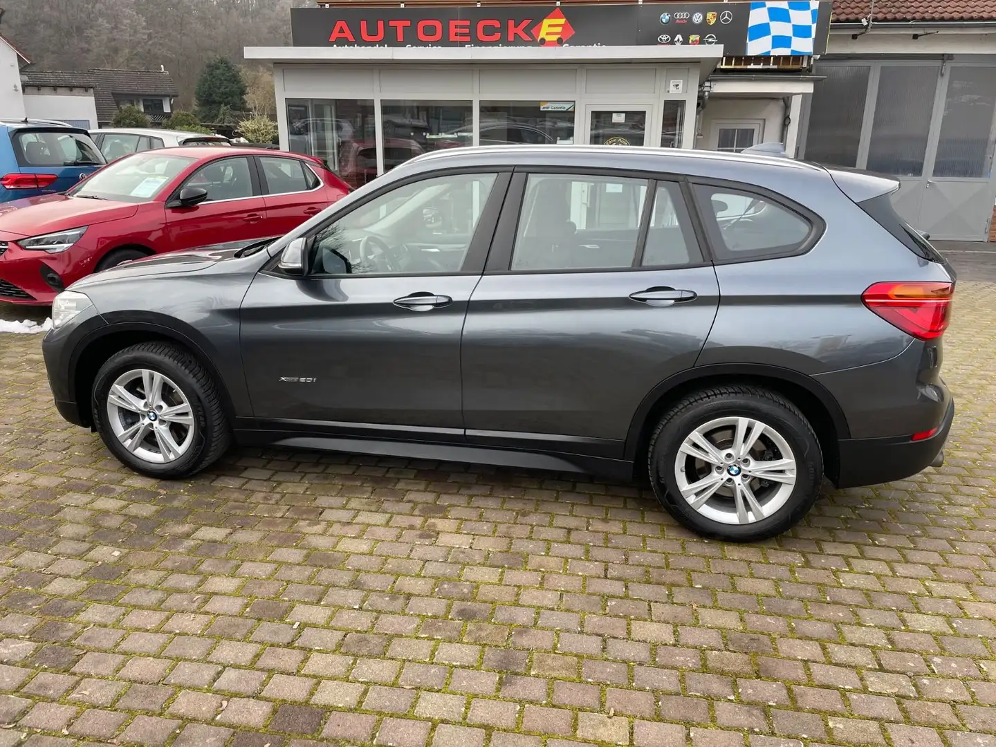 BMW X1 Allrad 2,0 i LED,Autom,Navi,Tempom,SHZ, Gris - 1