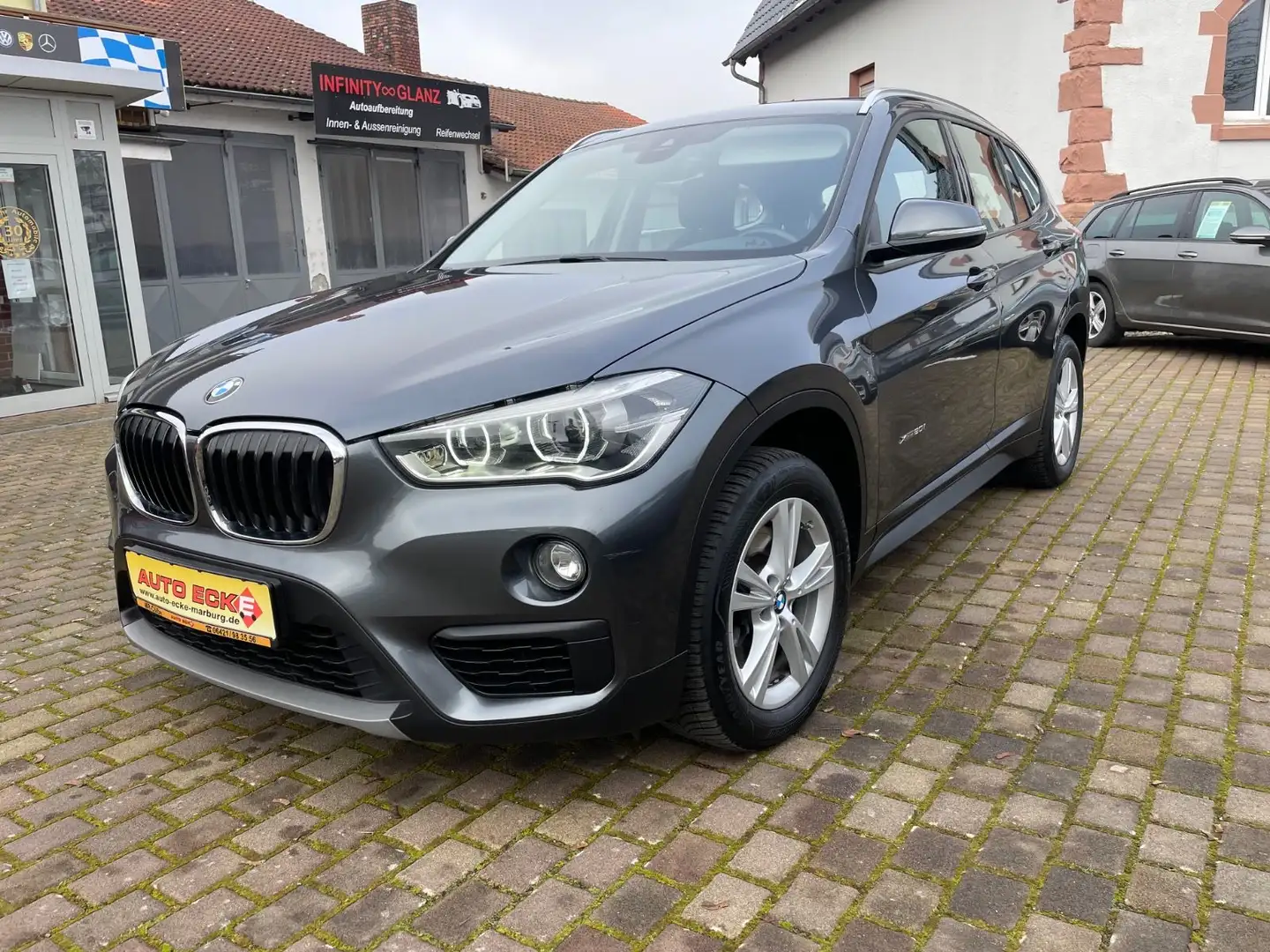 BMW X1 Allrad 2,0 i LED,Autom,Navi,Tempom,SHZ, Gris - 2
