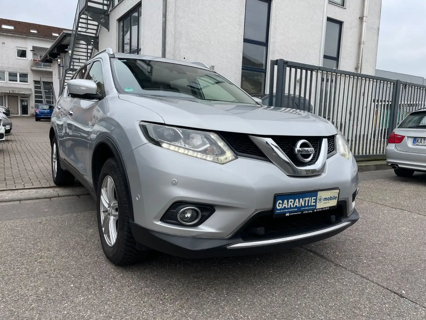 Nissan X-Trail Tekna Silber - 1