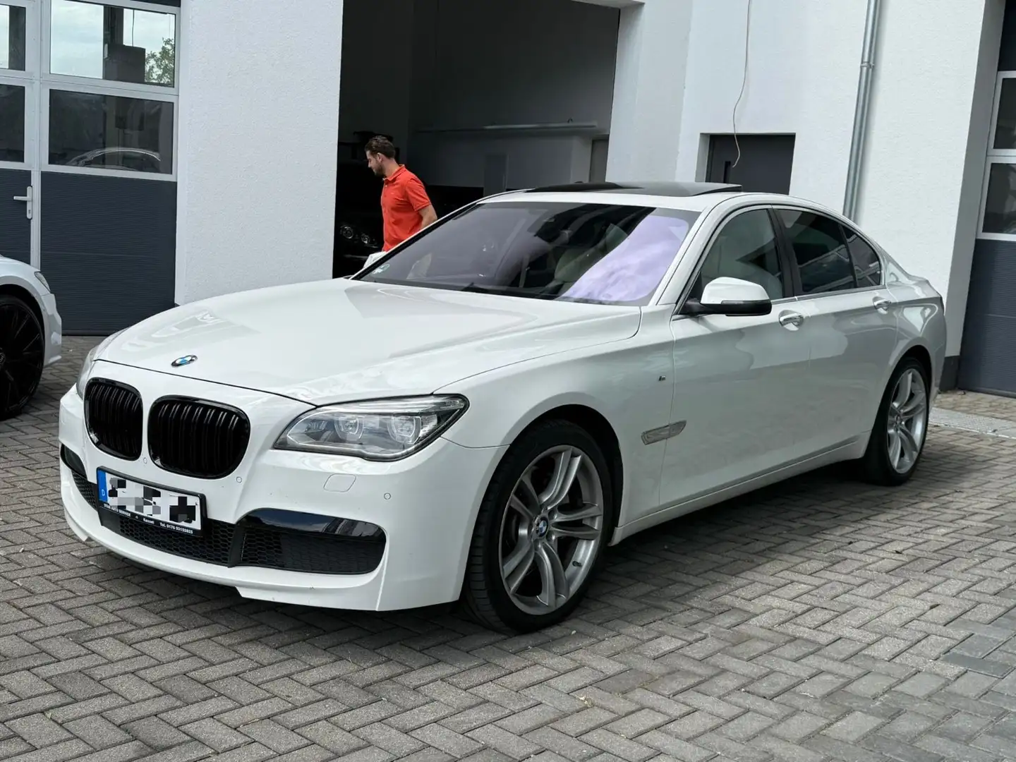 BMW 750 i xDrive M Paket Kamera Harman-Kardon Individ White - 1