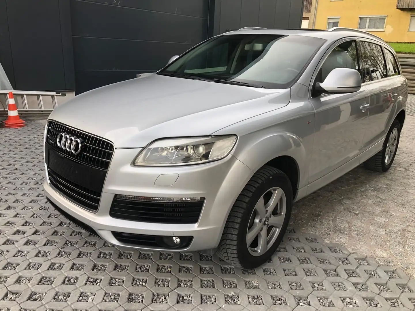 Audi Q7 3.0 TDI quattro 7 Sitzer Срібний - 1