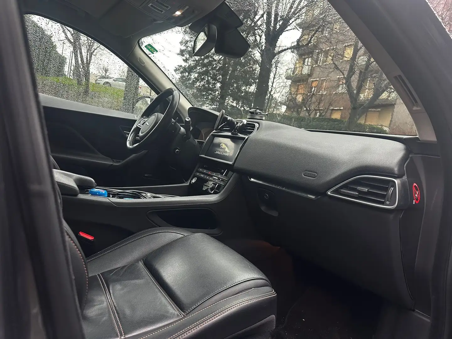 Jaguar F-Pace 2.0d i4 Pure 180cv auto my18 - 1