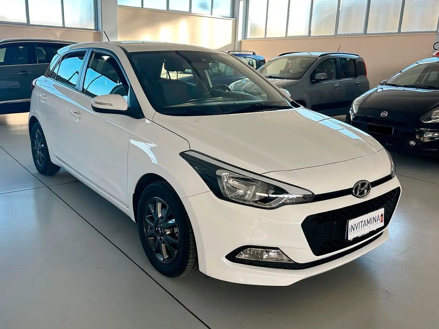 Hyundai i20 5p 1.2 75cv Blackline Blanc - 1