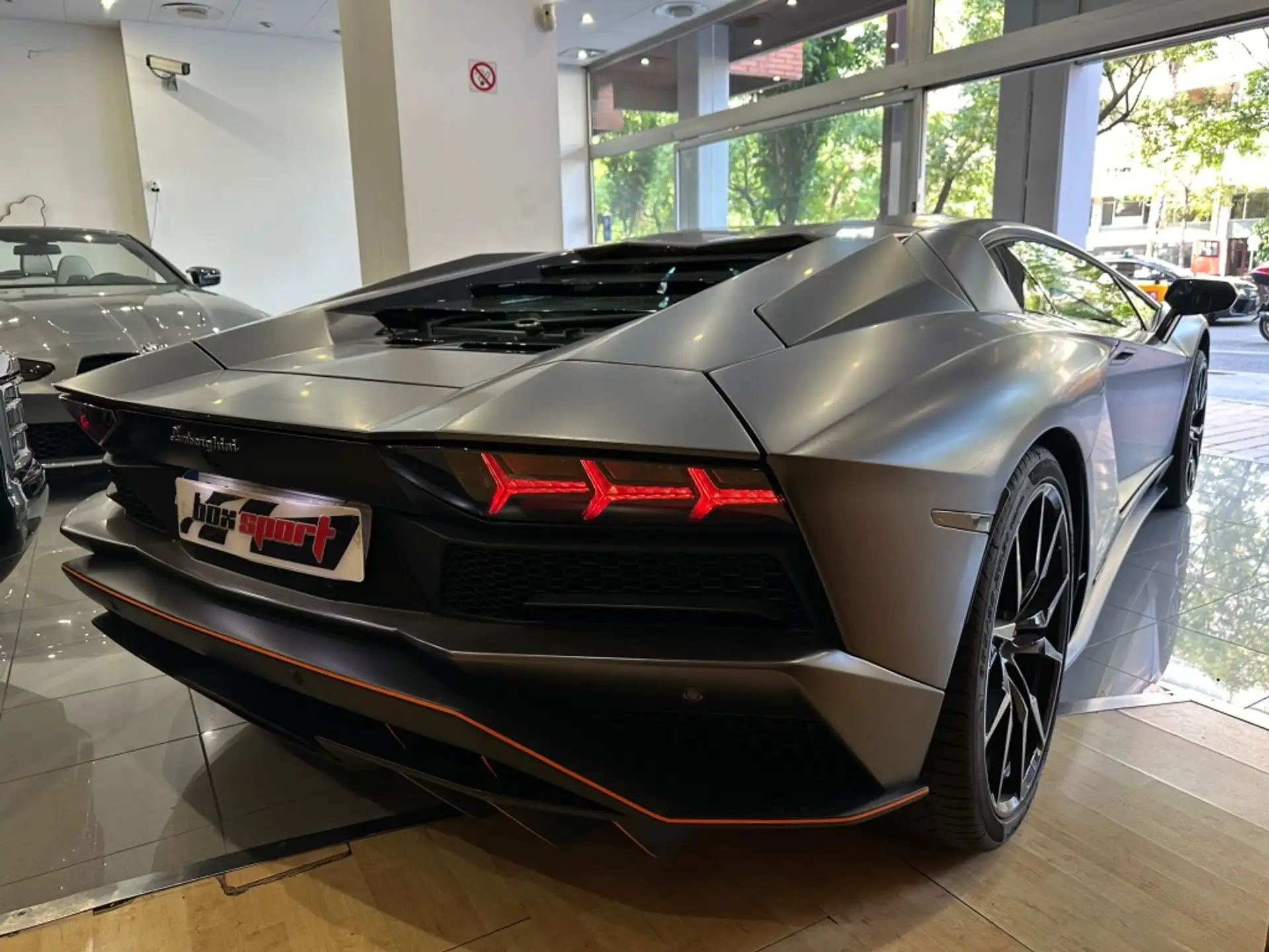 람보르기니 아벤타도르 2018 회색 사진 6