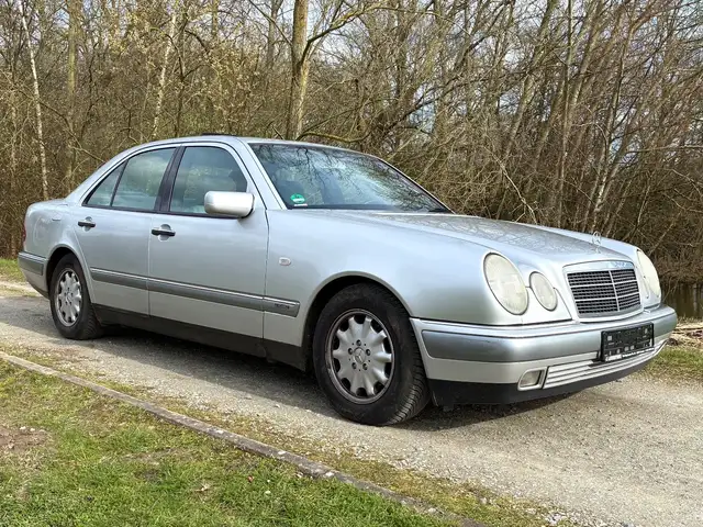 Mercedes-Benz E 230 Limousine Tüv=09/2026! 174T-Km! AHK! VB