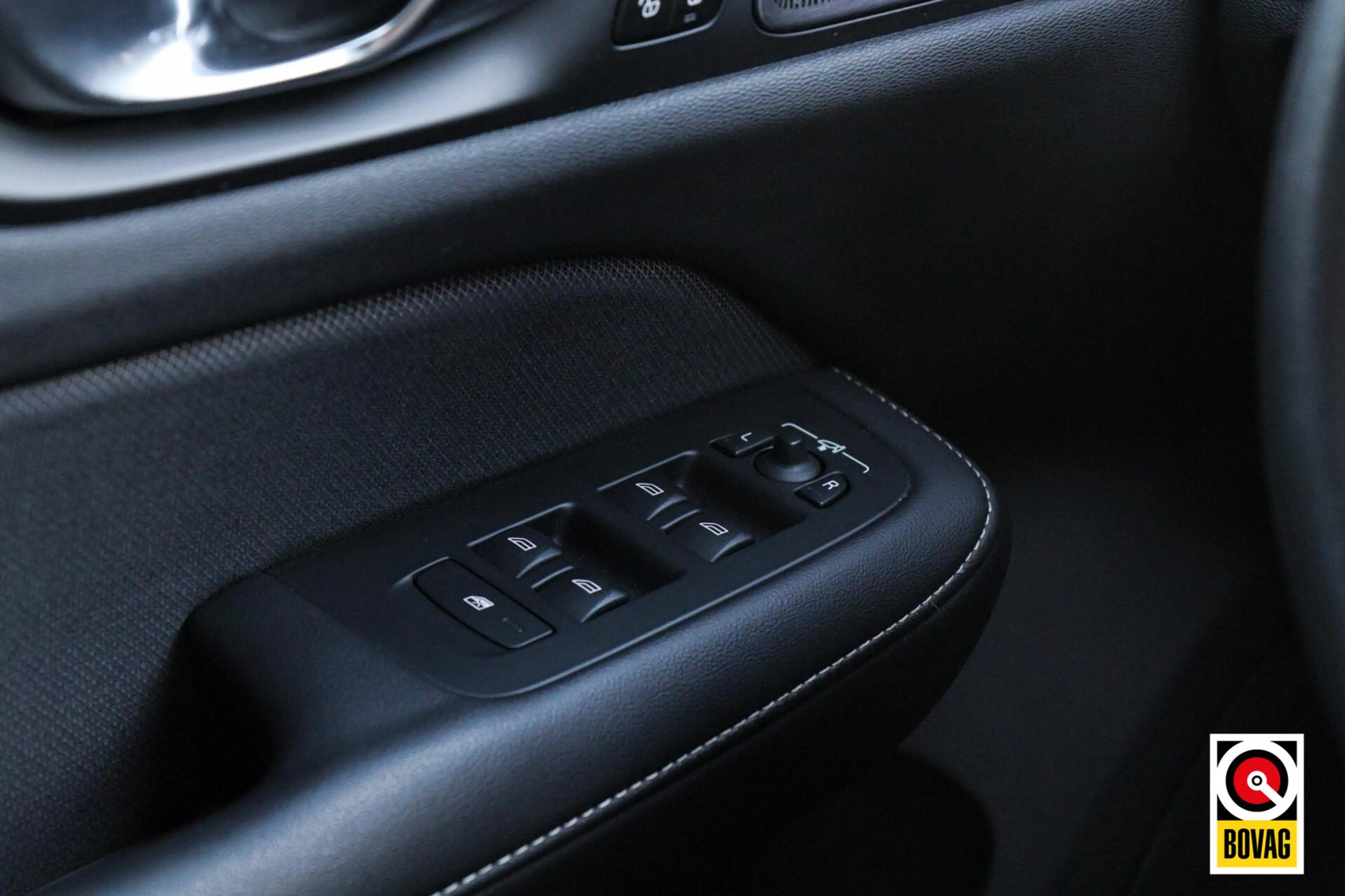Volvo V60 2.0 T5 R-Design |LED|PANO|HARMAN-KARDON|CAMERA|MEM — photo 23