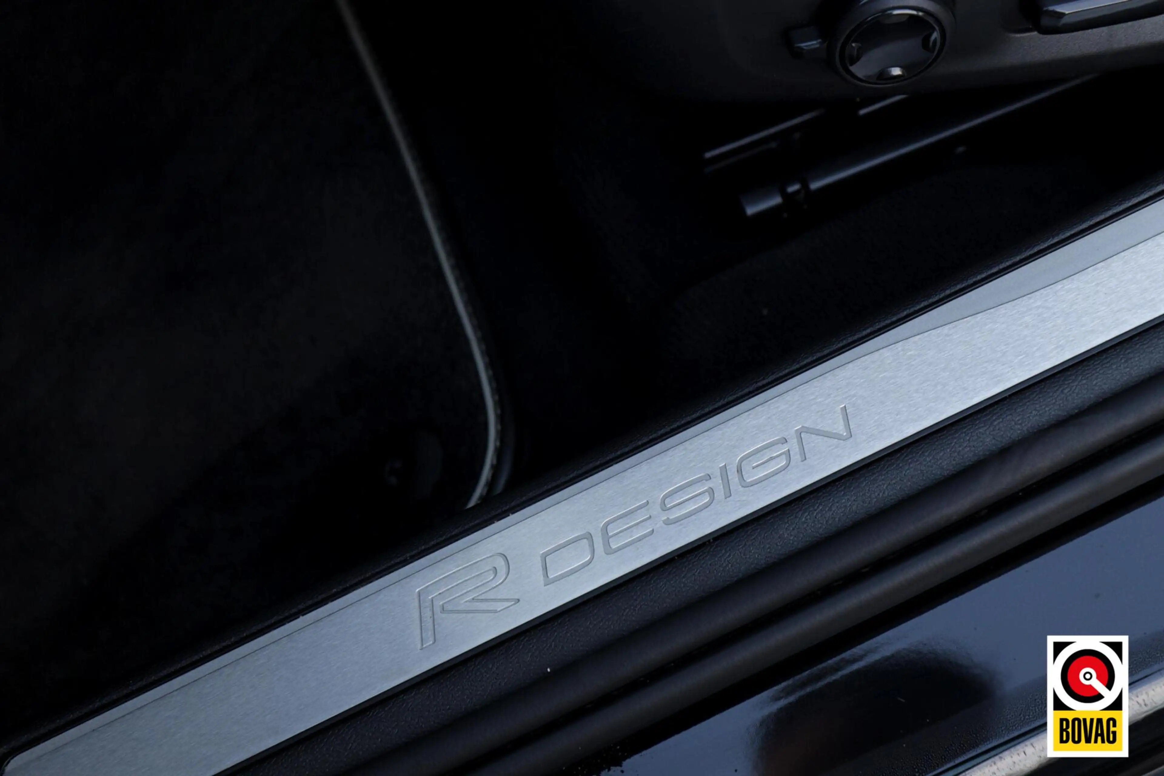 Volvo V60 2.0 T5 R-Design |LED|PANO|HARMAN-KARDON|CAMERA|MEM — photo 24