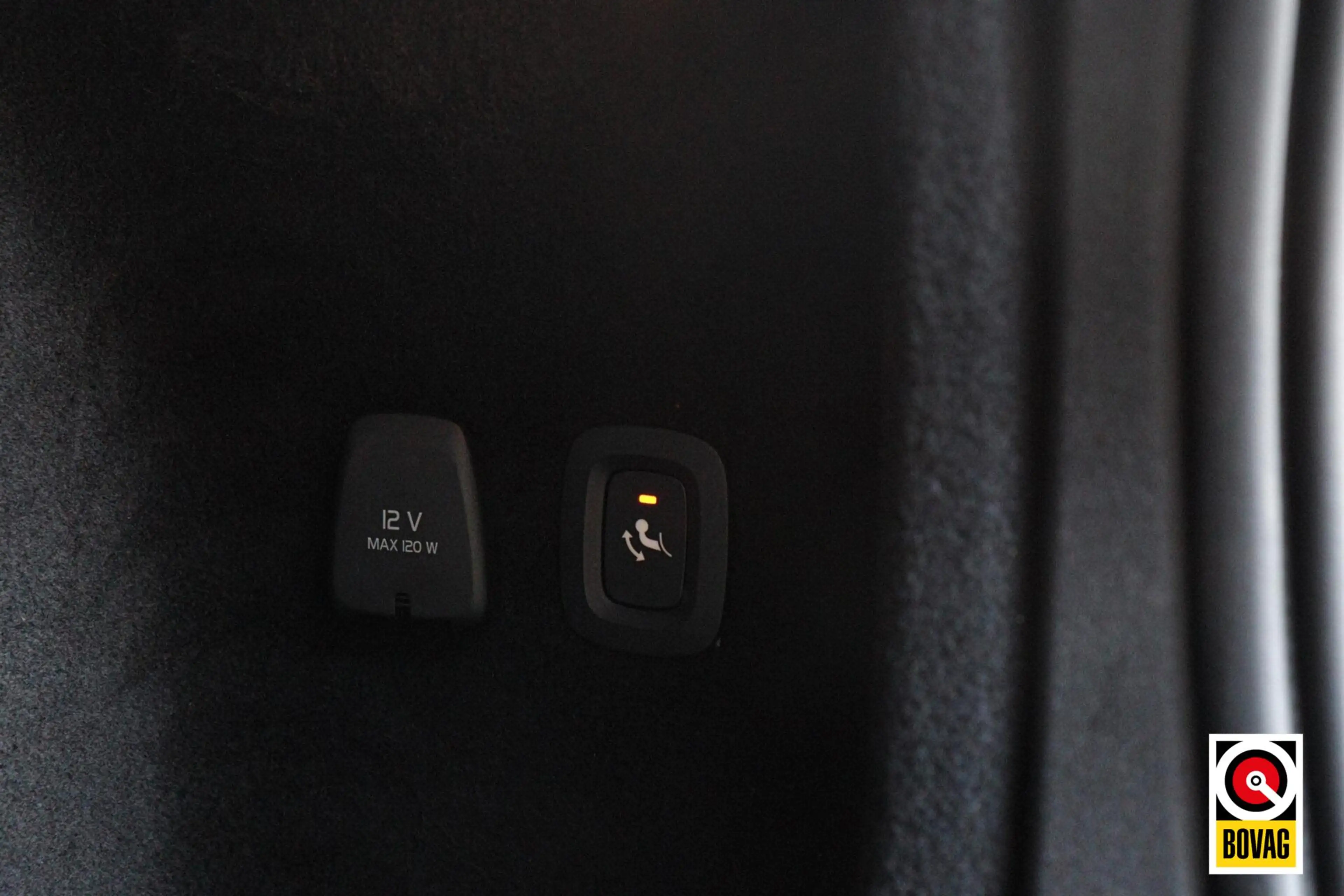 Volvo V60 2.0 T5 R-Design |LED|PANO|HARMAN-KARDON|CAMERA|MEM — photo 17
