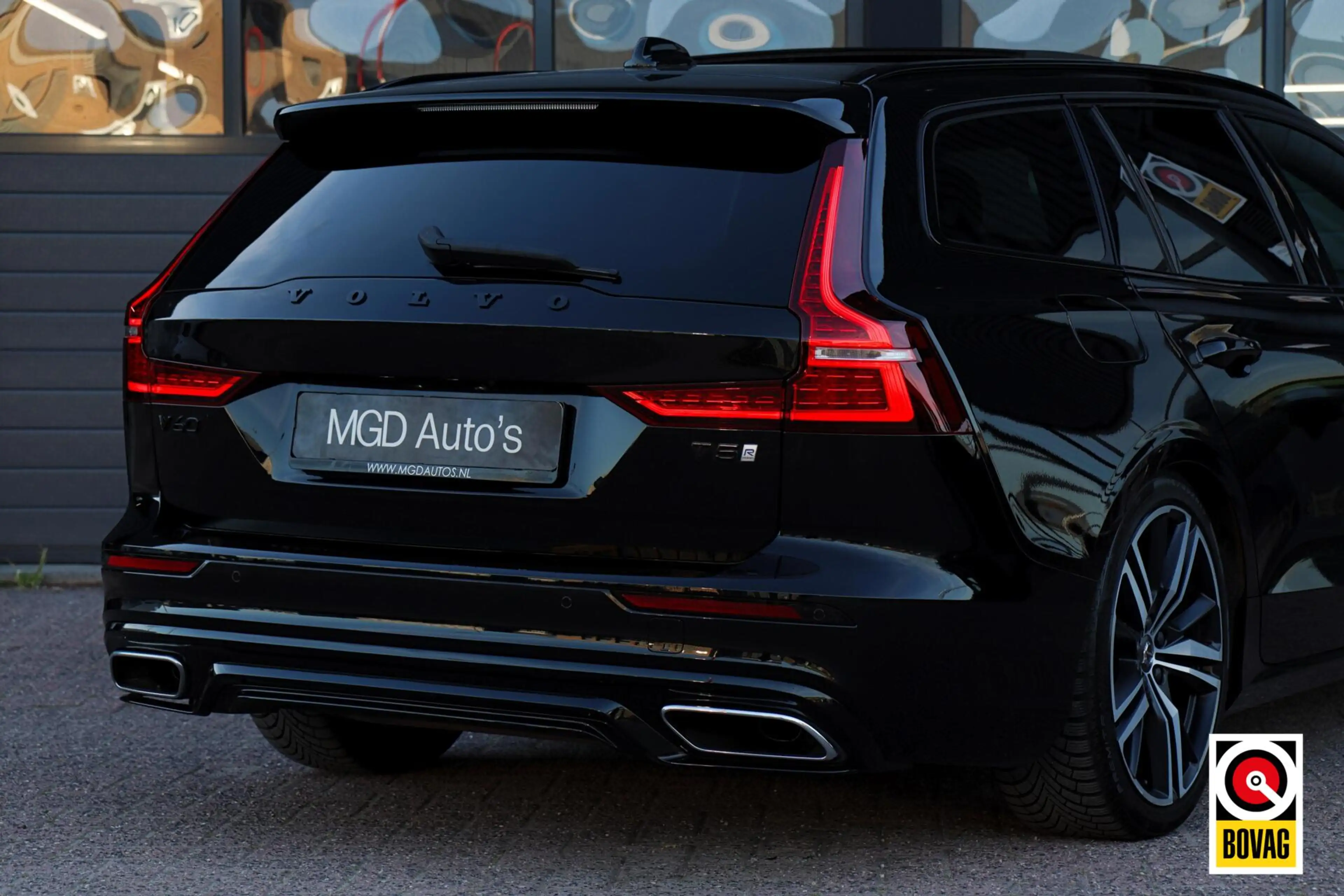 Volvo V60 2.0 T5 R-Design |LED|PANO|HARMAN-KARDON|CAMERA|MEM — photo 25