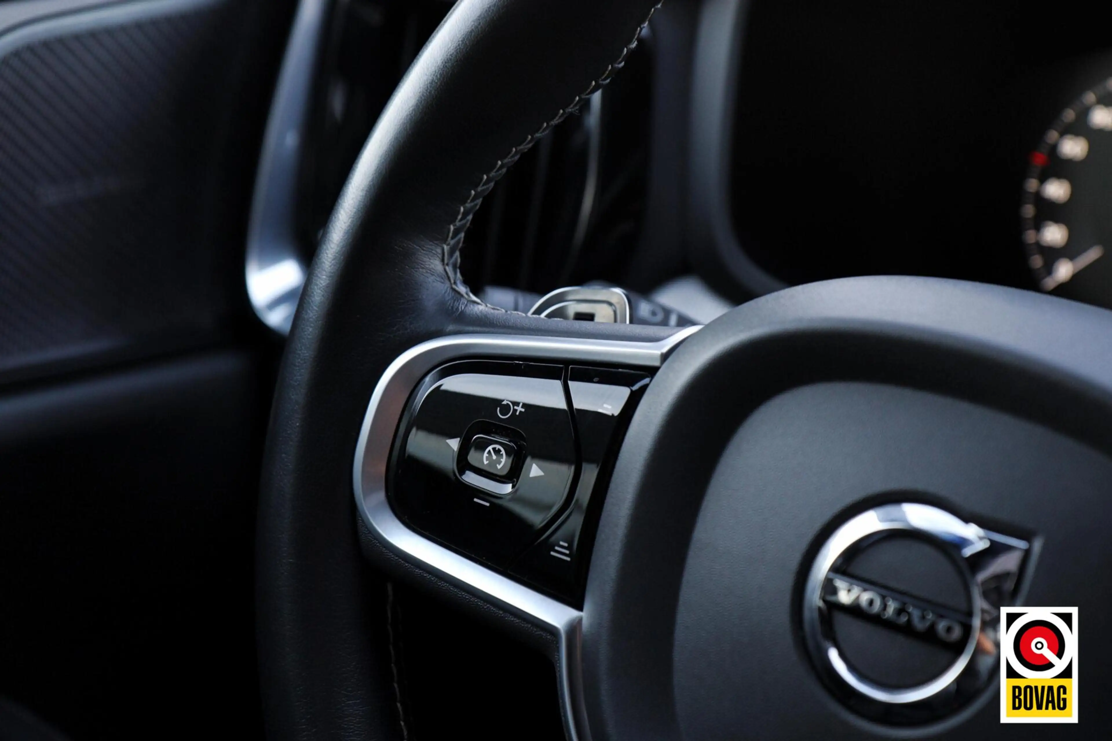 Volvo V60 2.0 T5 R-Design |LED|PANO|HARMAN-KARDON|CAMERA|MEM — photo 12