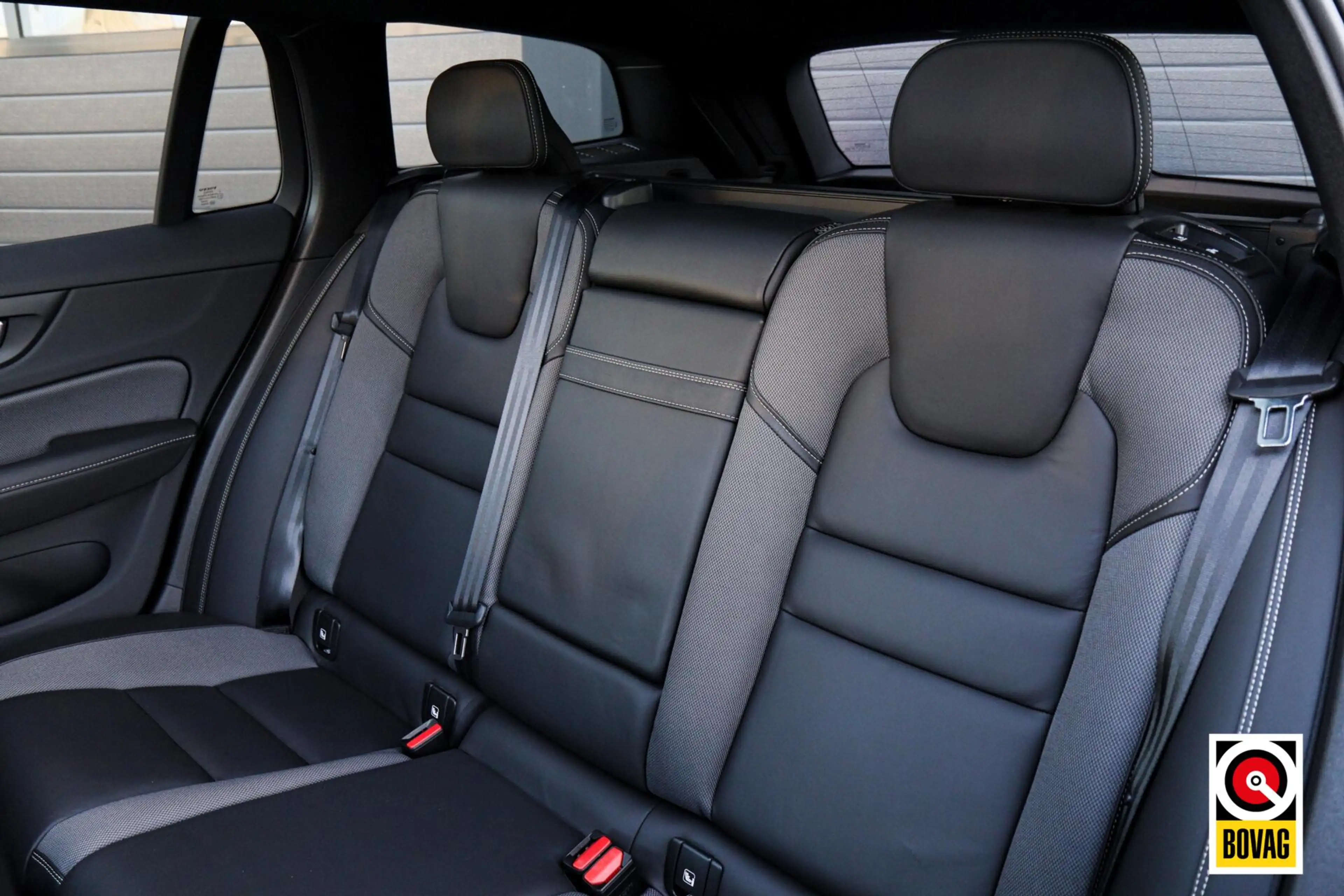 Volvo V60 2.0 T5 R-Design |LED|PANO|HARMAN-KARDON|CAMERA|MEM — photo 7