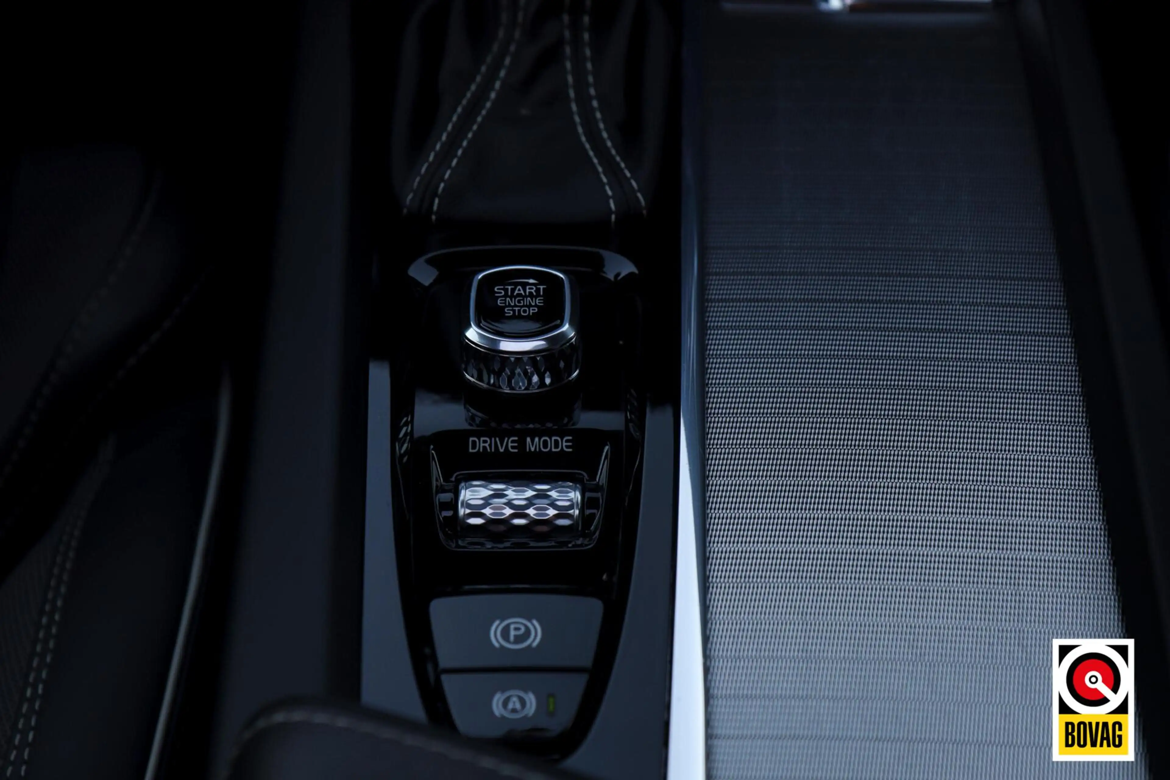 Volvo V60 2.0 T5 R-Design |LED|PANO|HARMAN-KARDON|CAMERA|MEM — photo 14