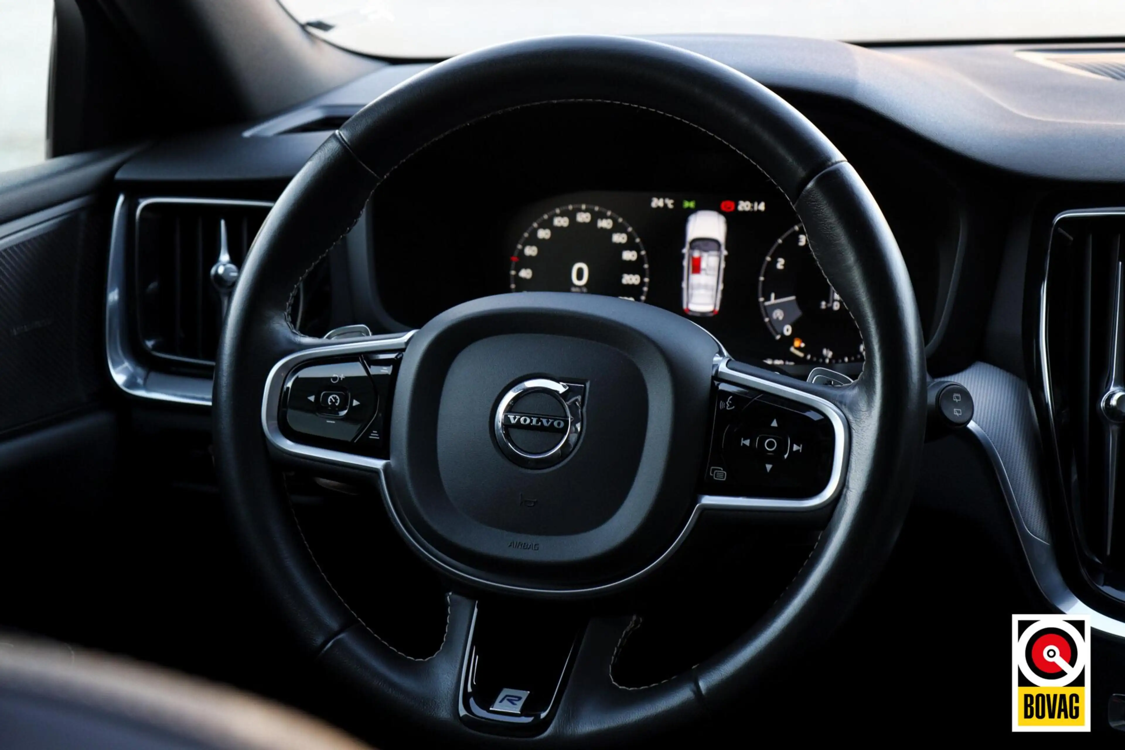 Volvo V60 2.0 T5 R-Design |LED|PANO|HARMAN-KARDON|CAMERA|MEM — photo 11