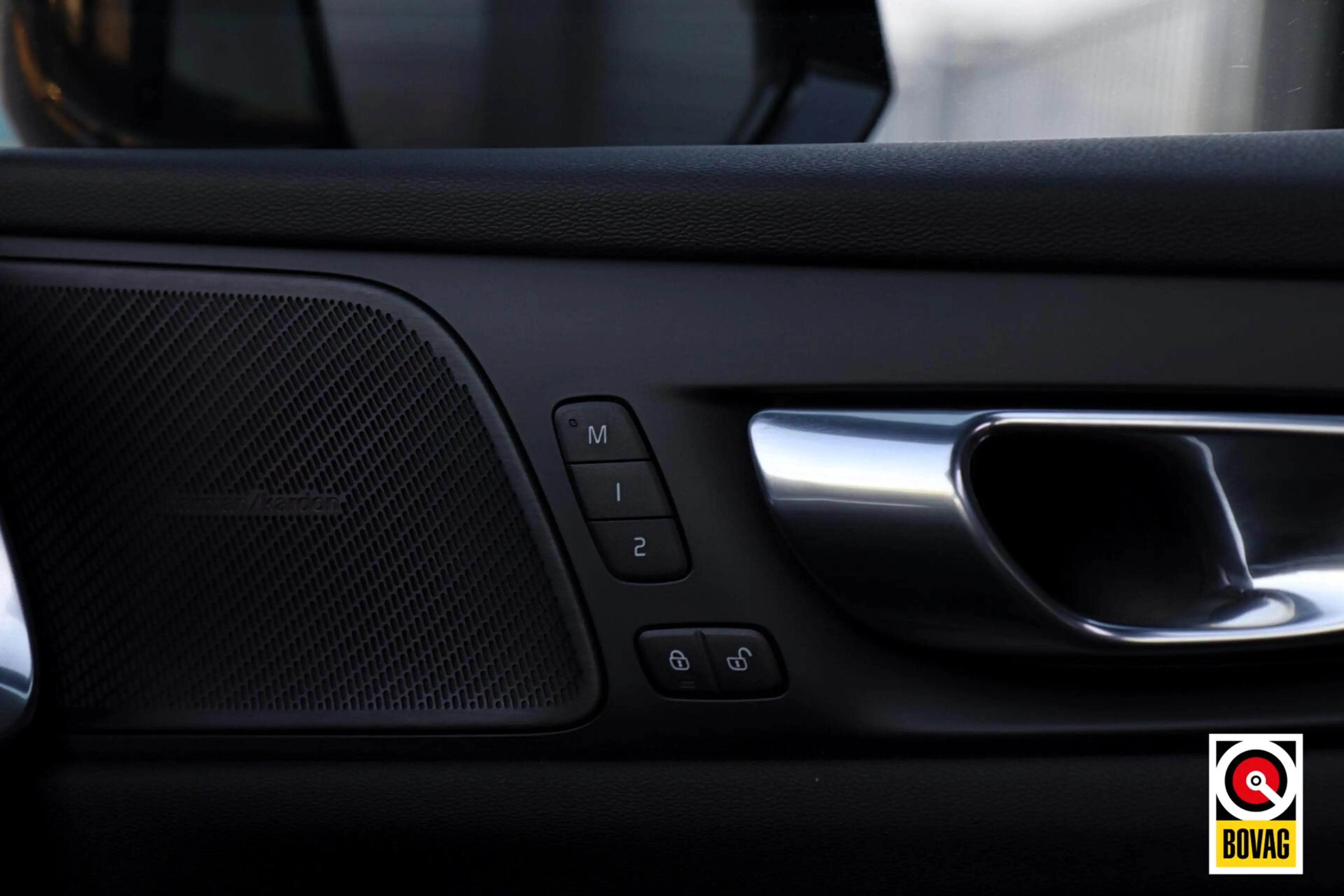 Volvo V60 2.0 T5 R-Design |LED|PANO|HARMAN-KARDON|CAMERA|MEM — photo 21