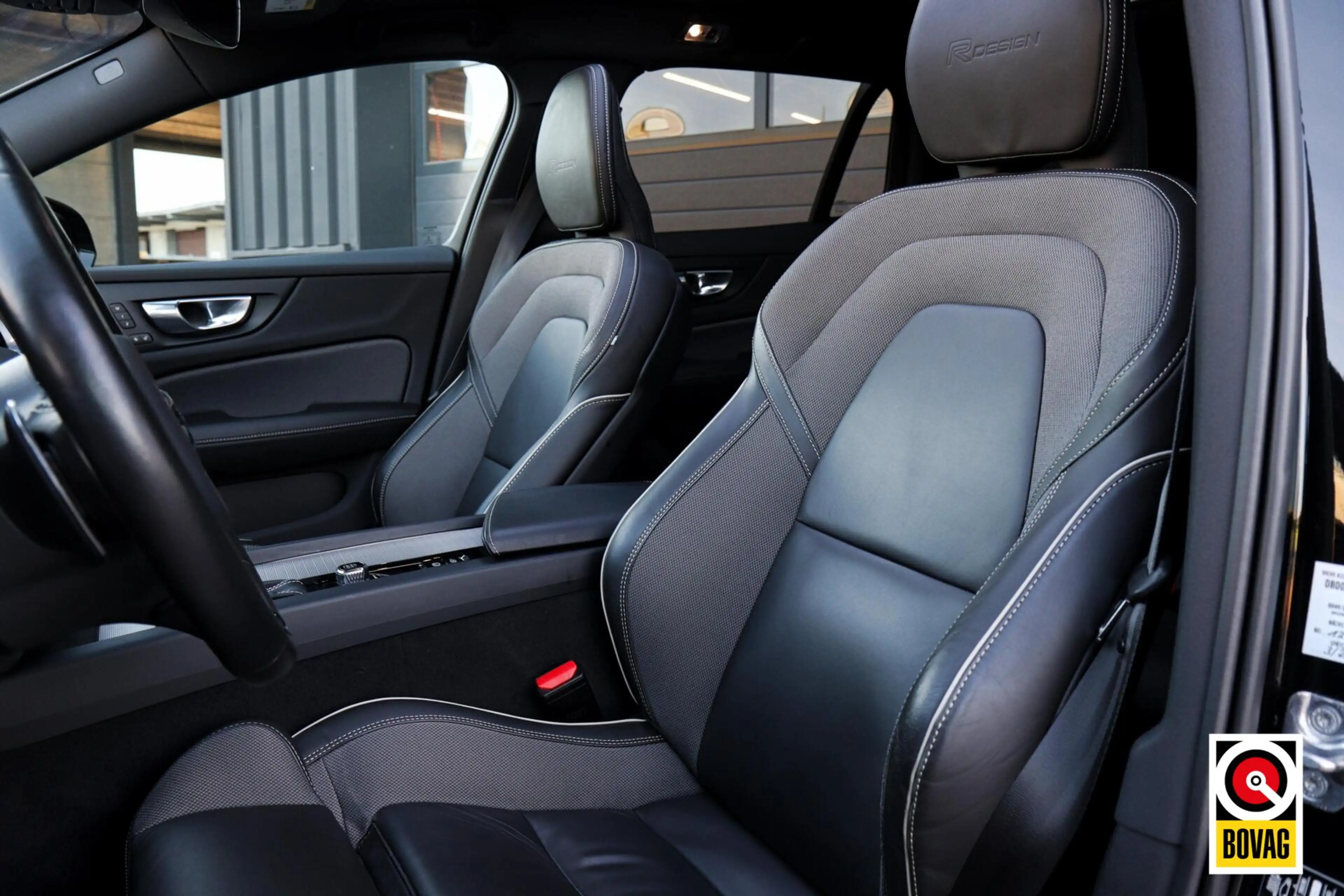 Volvo V60 2.0 T5 R-Design |LED|PANO|HARMAN-KARDON|CAMERA|MEM — photo 6