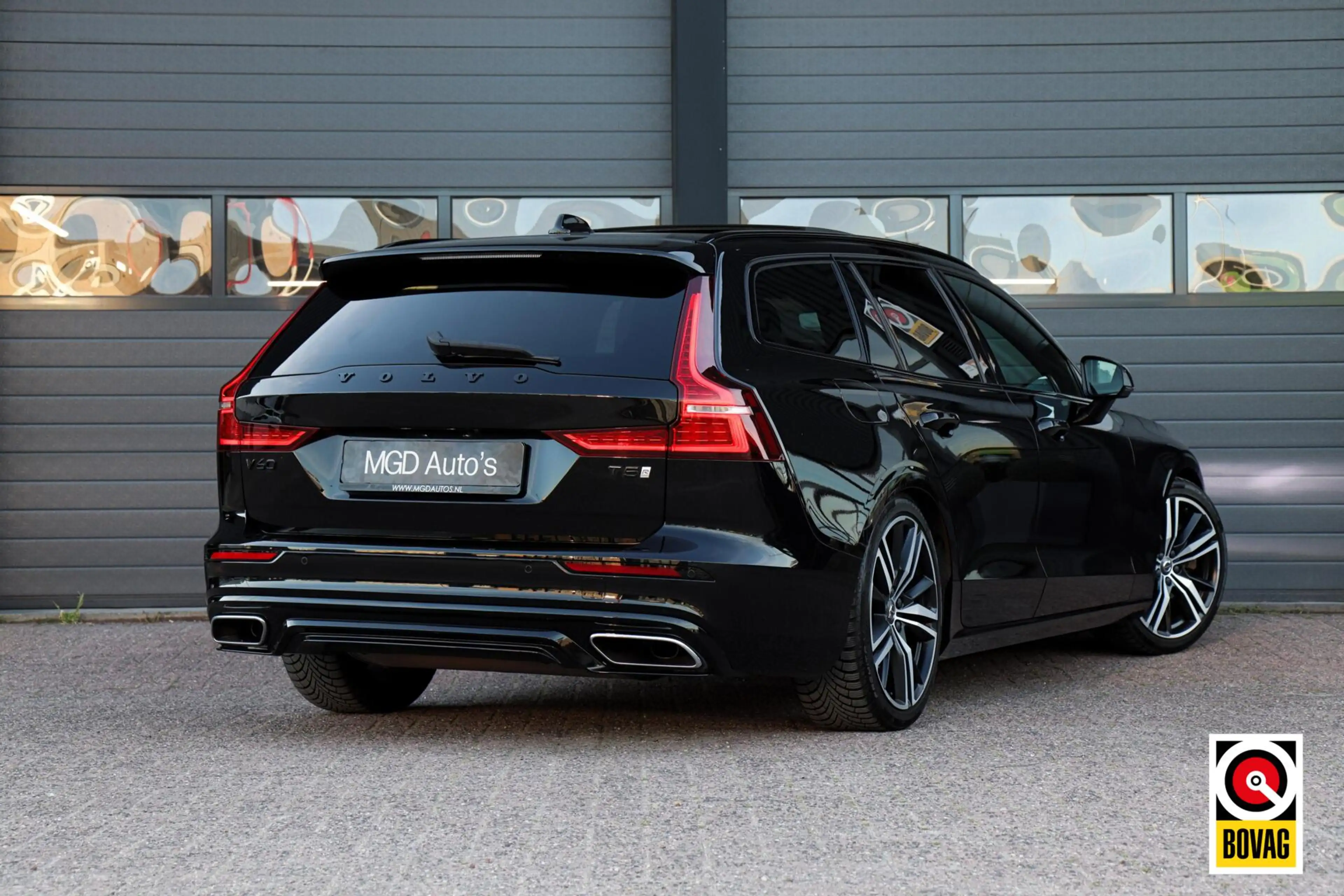 Volvo V60 2.0 T5 R-Design |LED|PANO|HARMAN-KARDON|CAMERA|MEM — photo 3